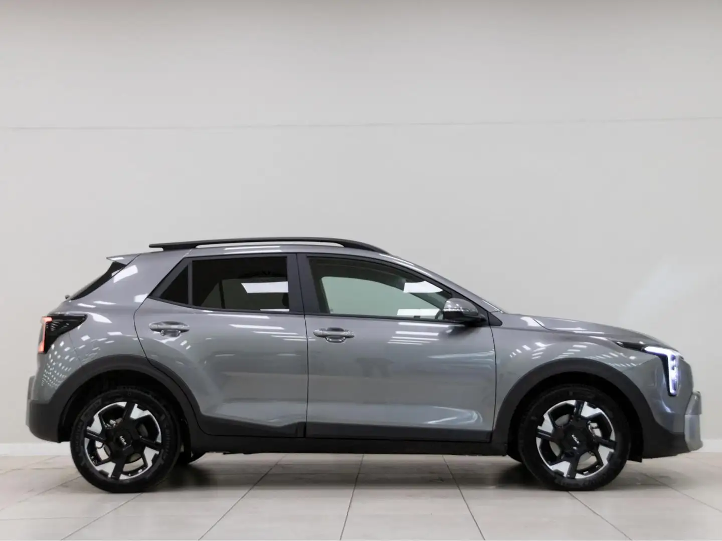 Kia Stonic 1.0 T-GDi 85kW (115CV) MHEV Concept Gris - 2