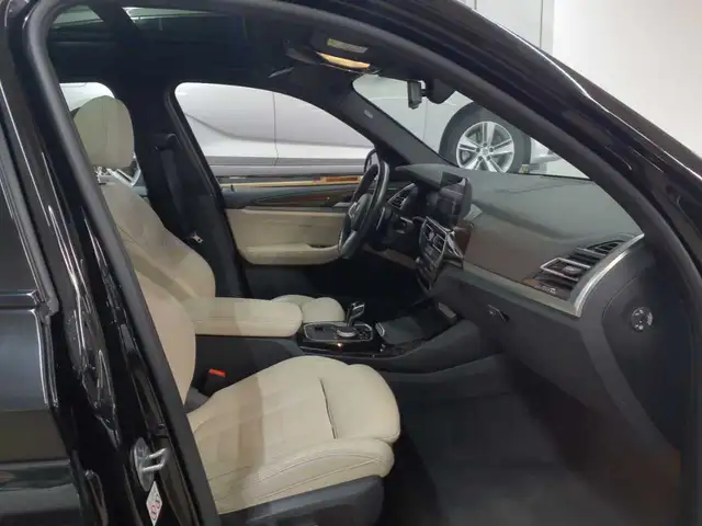 BMW X3 view 8