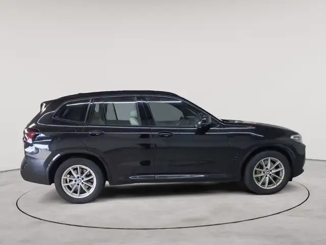 BMW X3 view 3