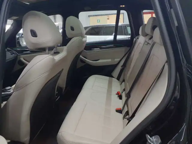 BMW X3 view 13