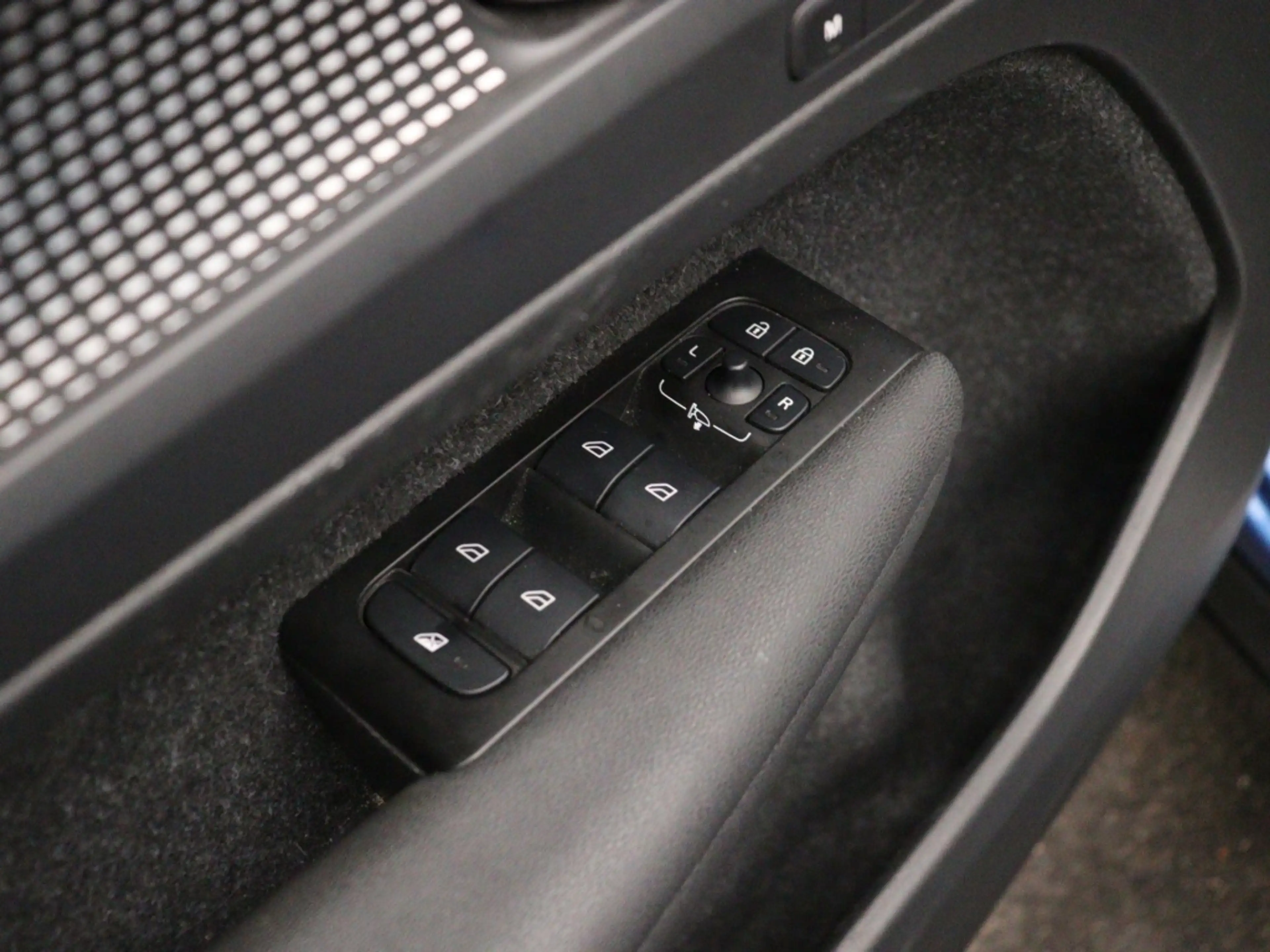Volvo XC40 RECHARGE PURE ELECTRIC SCHUIFDAK HARMAN KARDON 20I — photo 12
