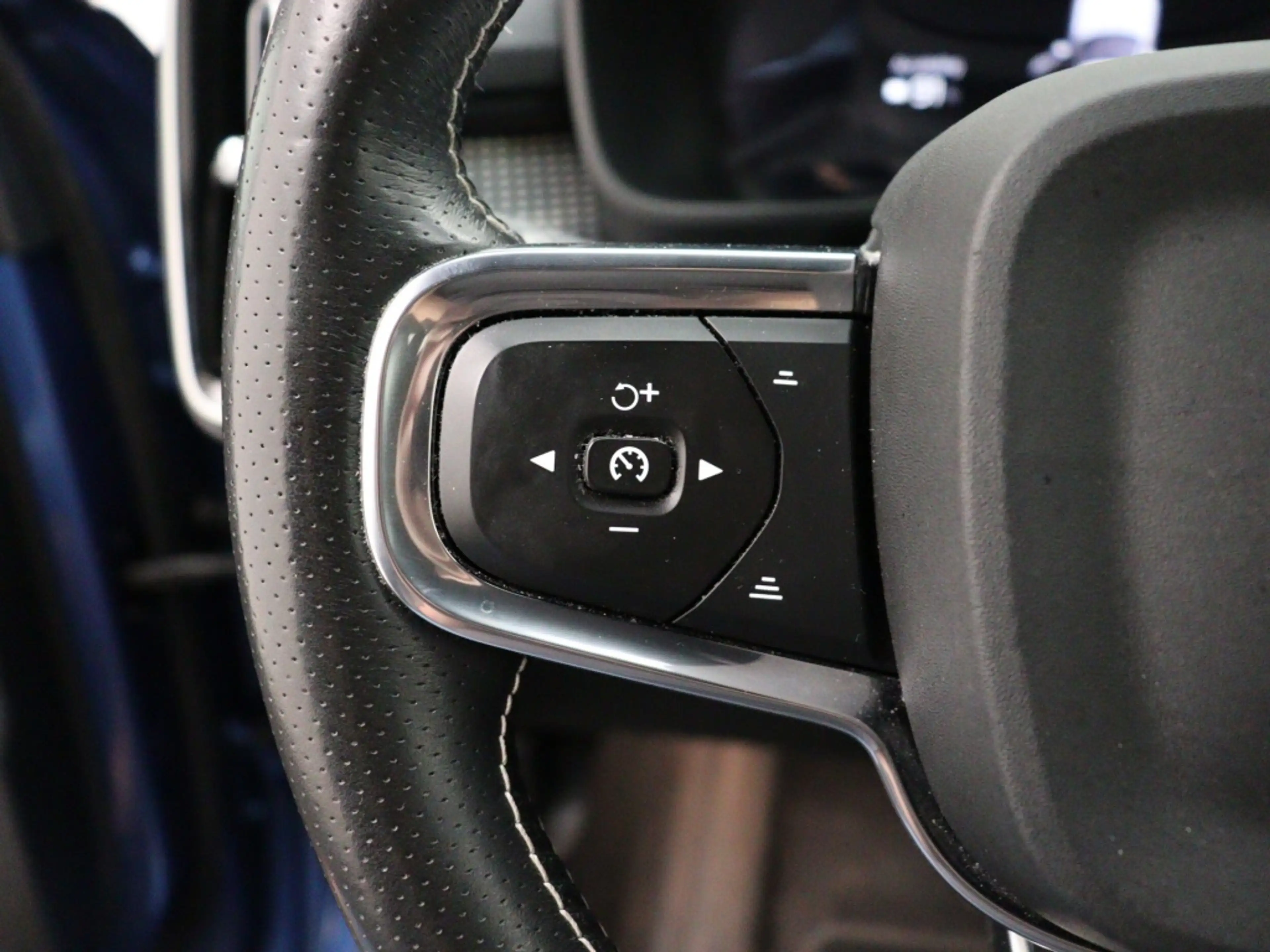 Volvo XC40 RECHARGE PURE ELECTRIC SCHUIFDAK HARMAN KARDON 20I — photo 14