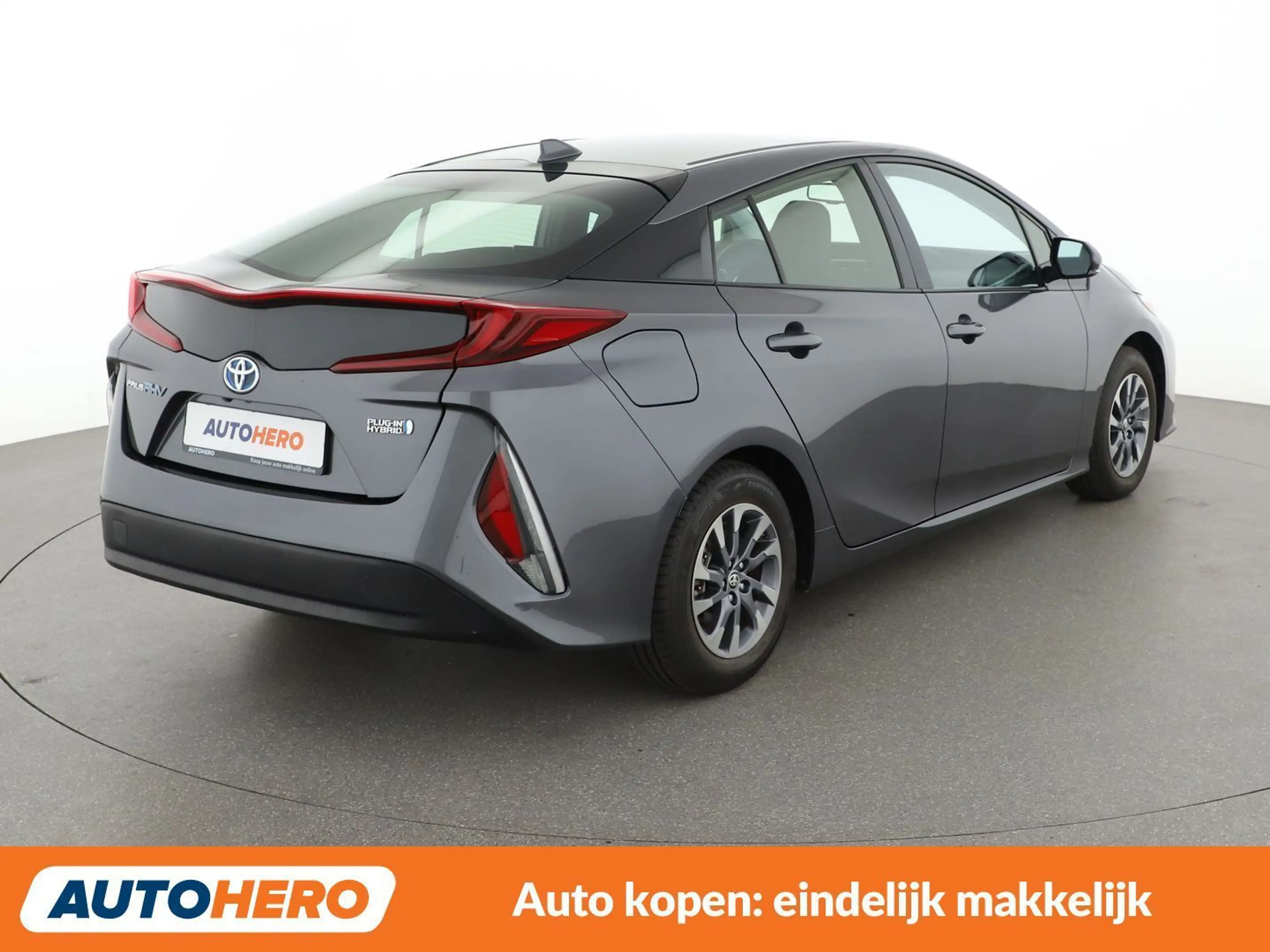 Toyota Prius 1.8 Plug-in Hybrid Dynamic Pack Premium — photo 6