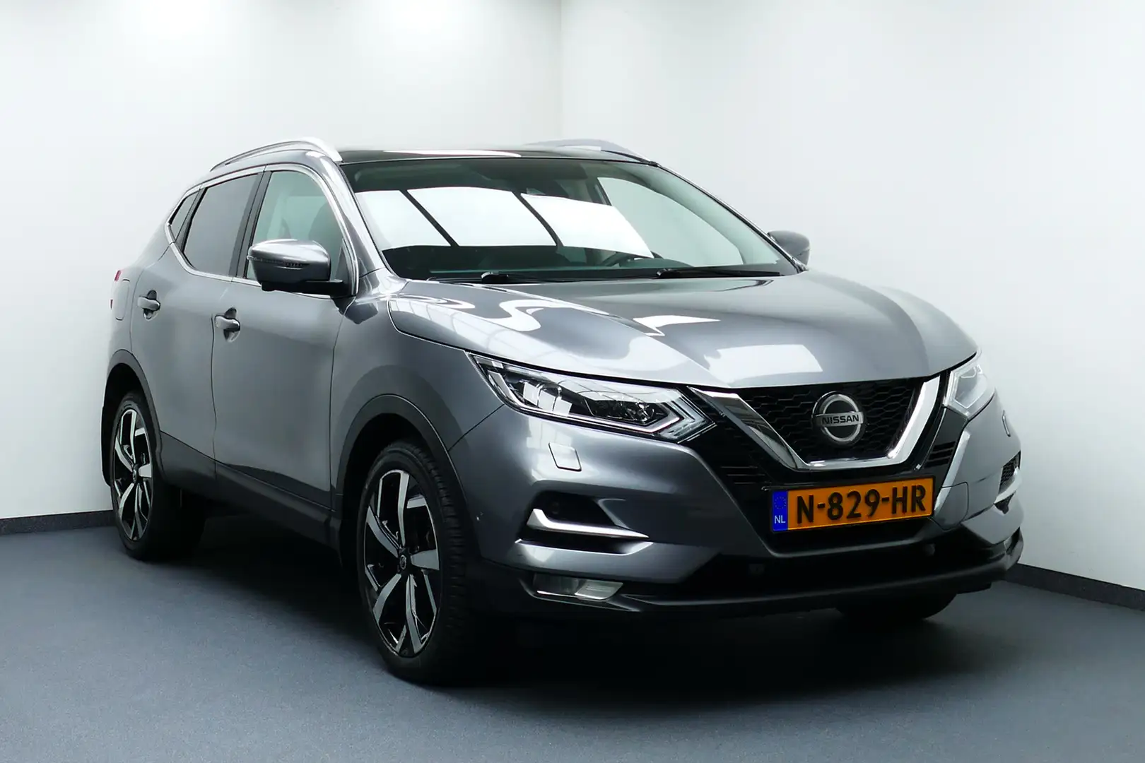 Nissan Qashqai 1.3 160pk DIG-T Tekna. Adaptief Cruise, Panodak, 3 Szary - 1