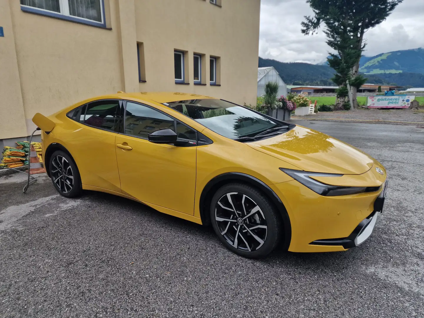 Toyota Prius Prius 2.0 VVT-i Plug-in Hybrid PHEV 13,6kWh Advanced Aut. Advanced Gelb - 1