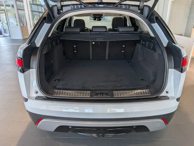 Land Rover Range Rover Velar view 11