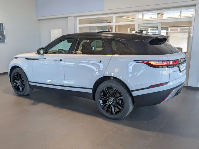 Land Rover Range Rover Velar view 9
