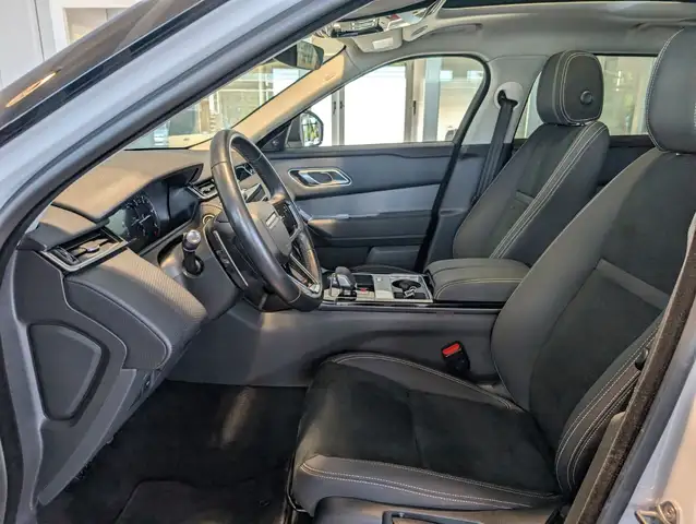 Land Rover Range Rover Velar view 6