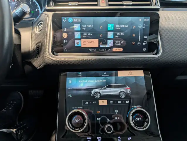 Land Rover Range Rover Velar view 13