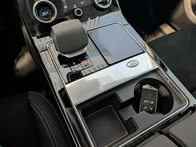 Land Rover Range Rover Velar view 14