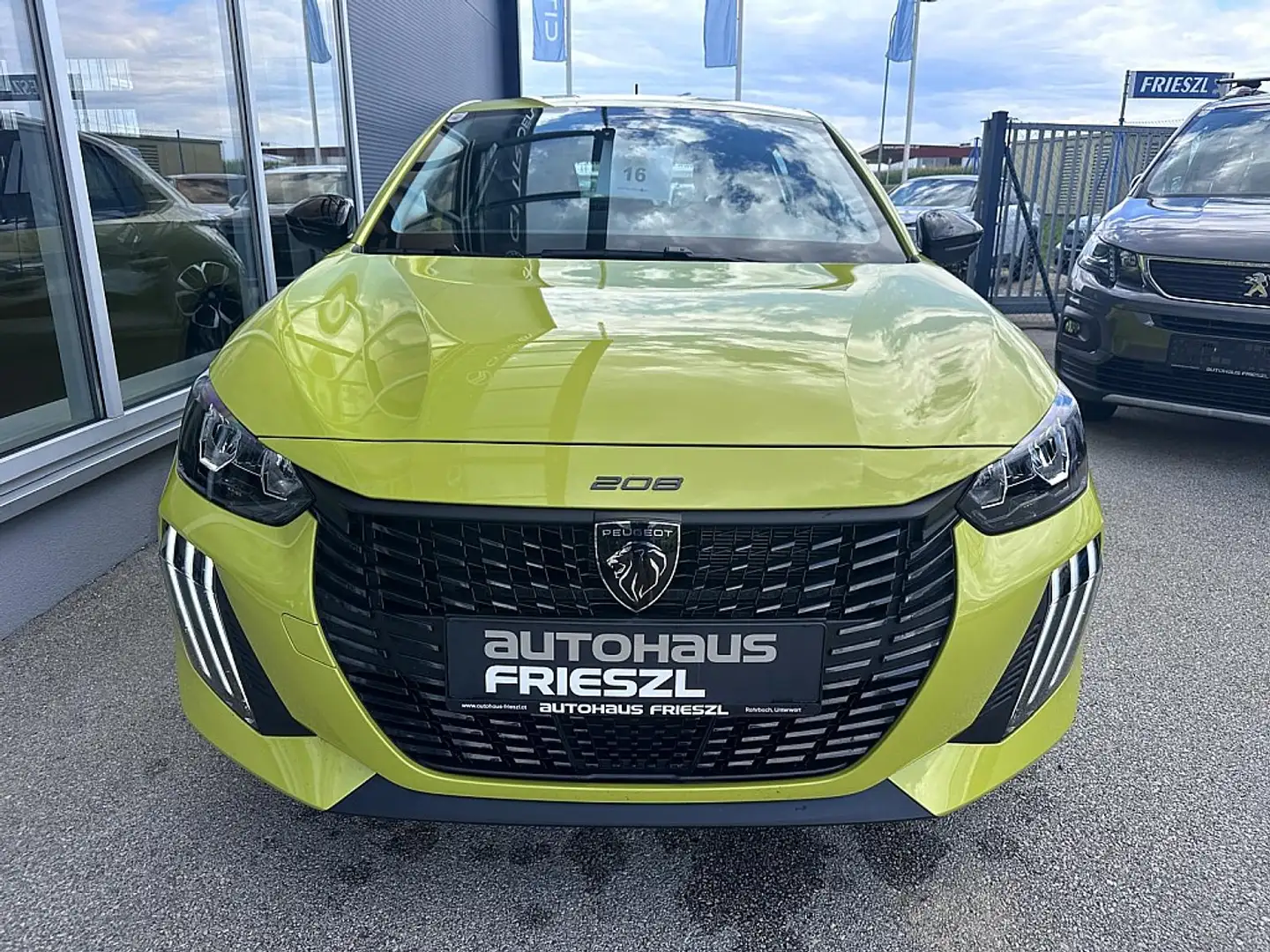 Peugeot 208 Style PureTech 75 S&S Giallo - 2