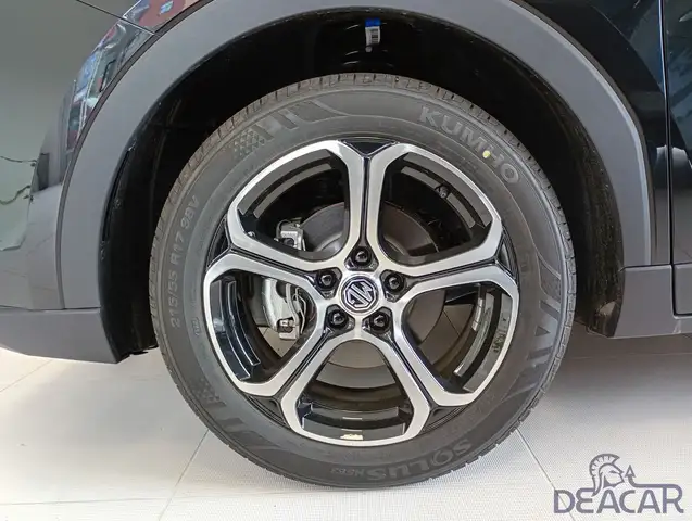 MG ZS view 3