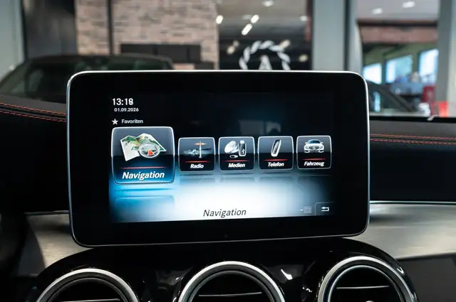 Mercedes-Benz C-Class view 23