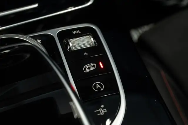 Mercedes-Benz C-Class view 19