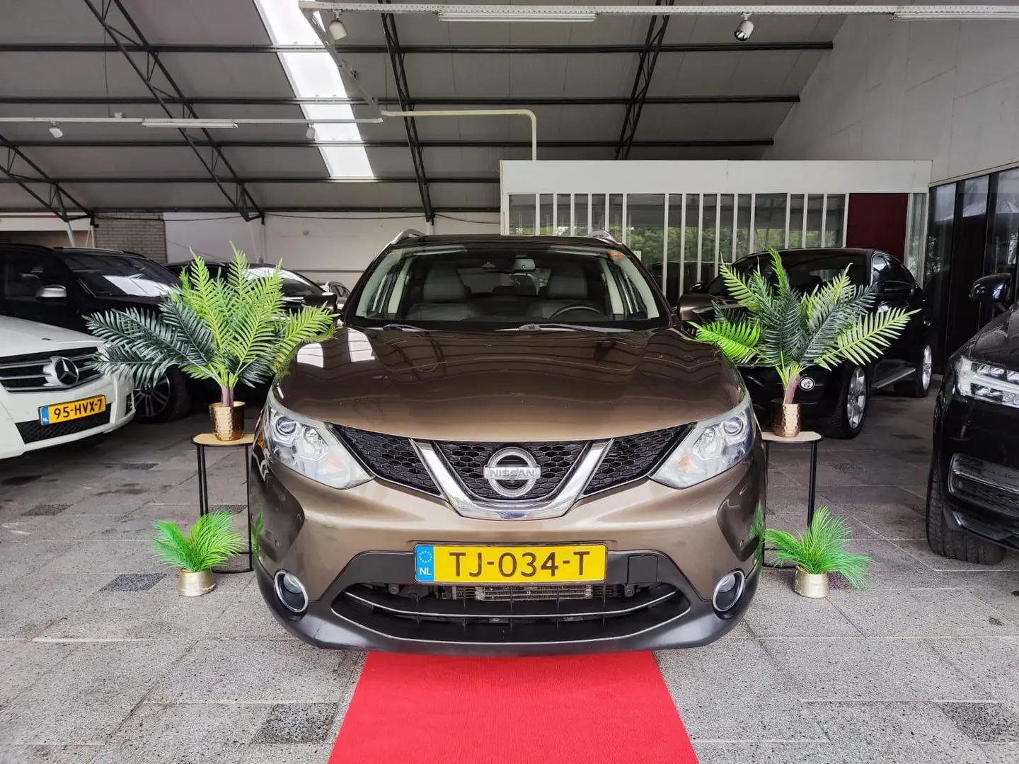 Nissan Qashqai 1.6 DCI AUT PANO NAVI CAMERA 360 FULL! Bruin - 1