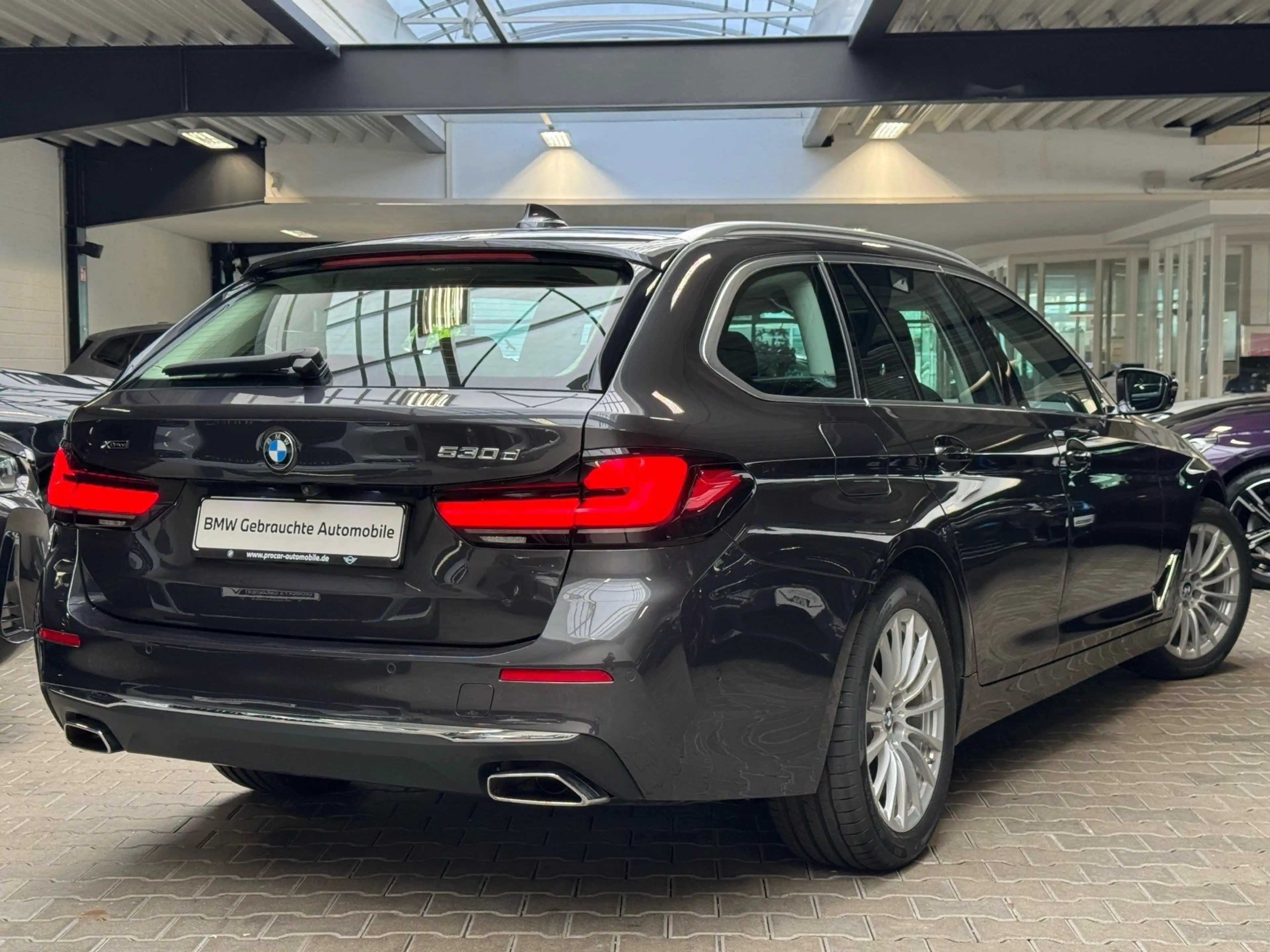 BMW 530 d xDrive Touring Laser Pano DA Prof 360° HiFi — photo 2