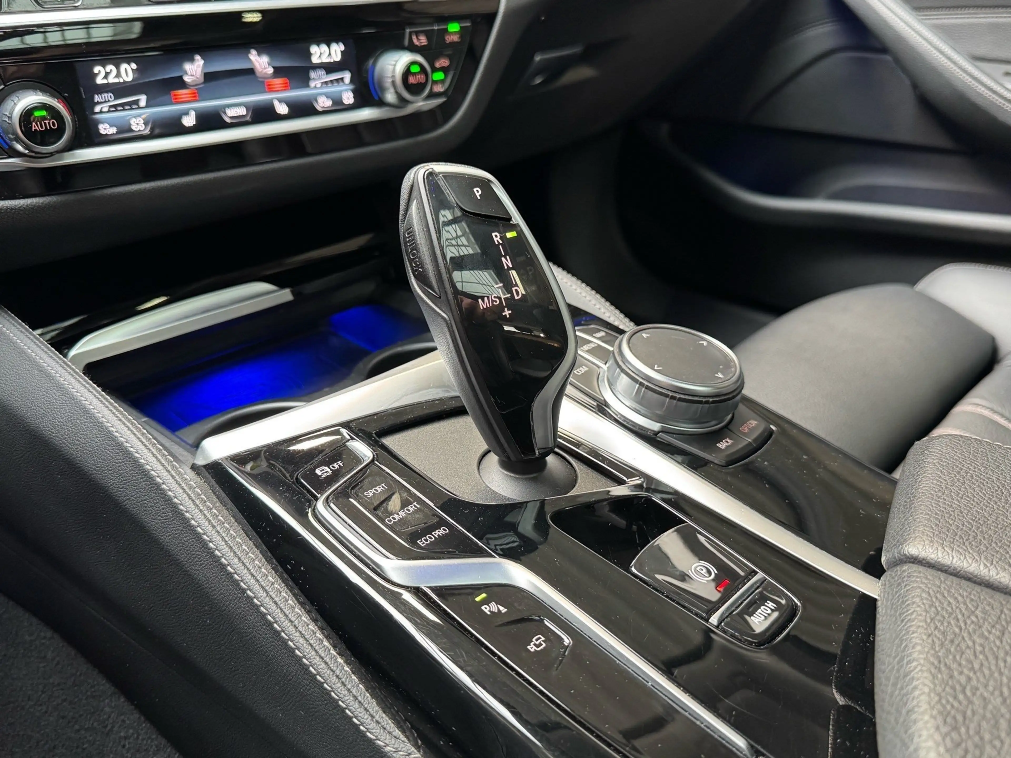 BMW 530 d xDrive Touring Laser Pano DA Prof 360° HiFi — photo 15