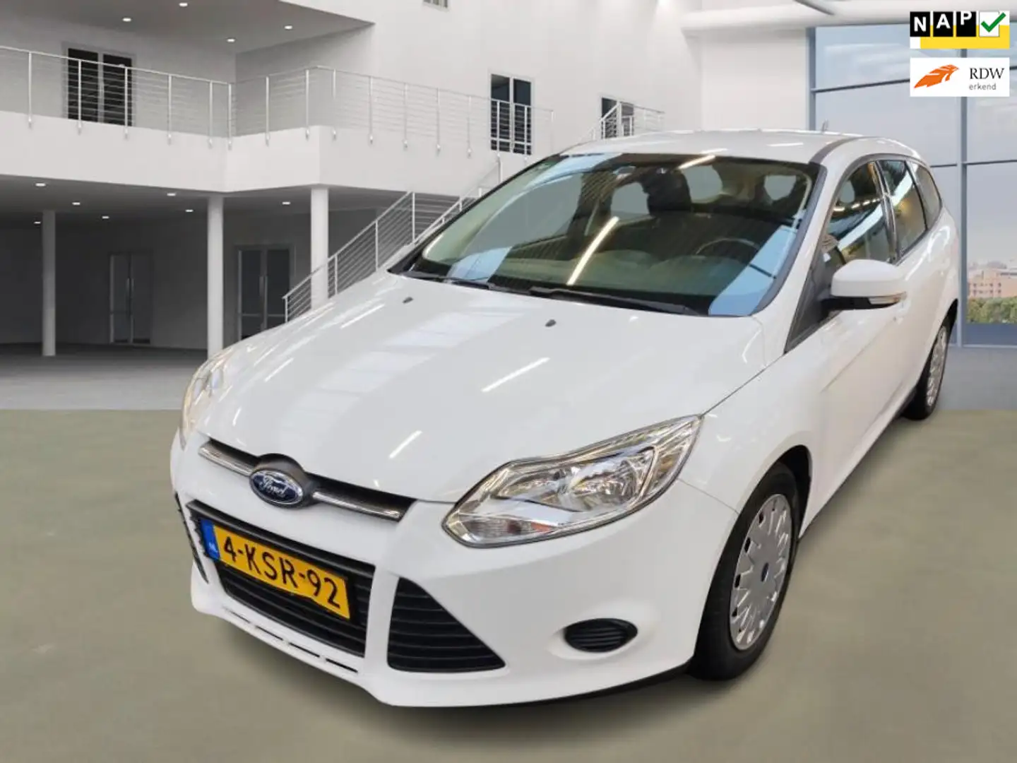 Ford Focus Wagon 1.6 TDCI ECOnetic Lease Trend White - 1