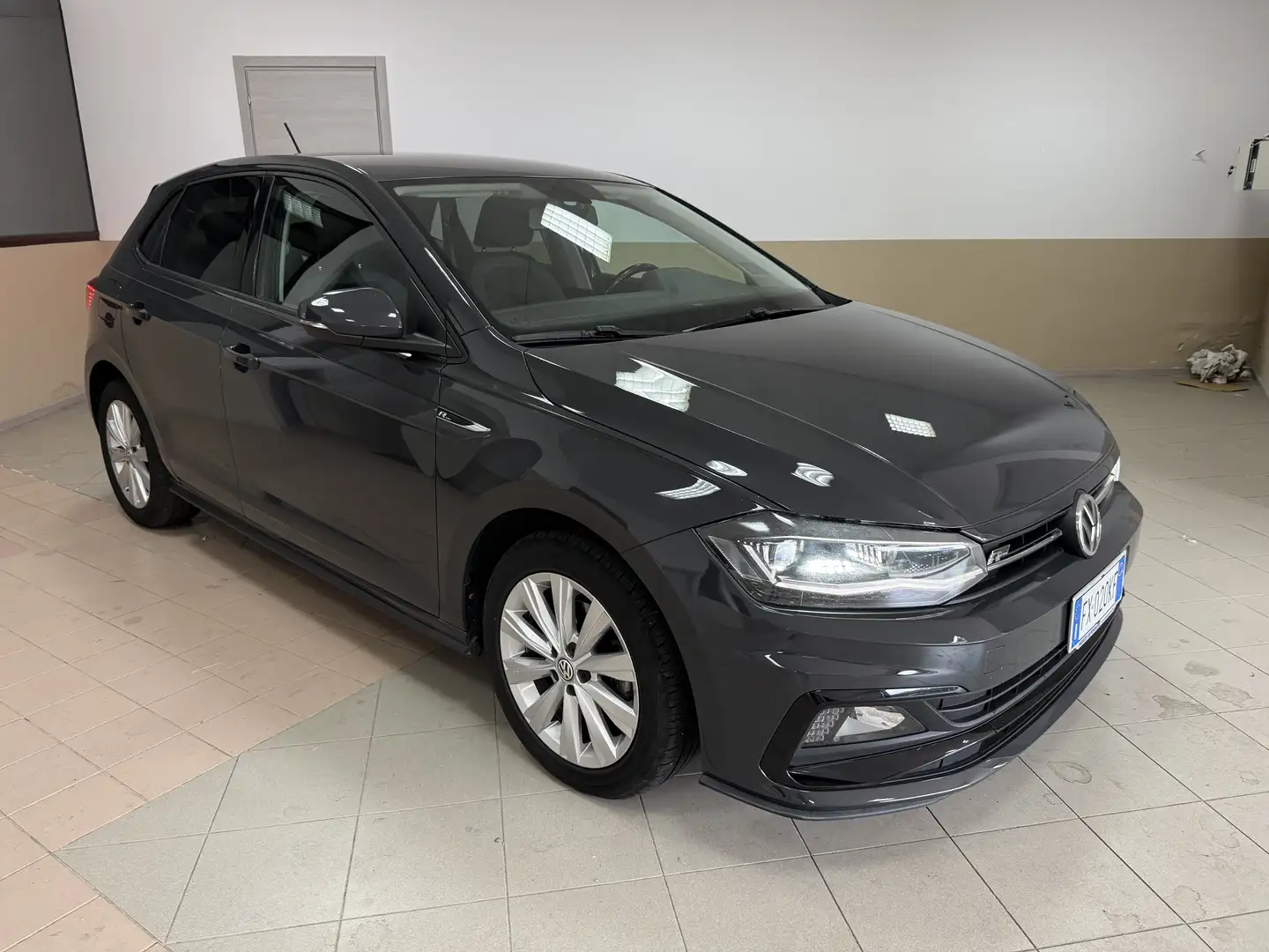 Volkswagen Polo 5p 1.6 tdi R-line - 1