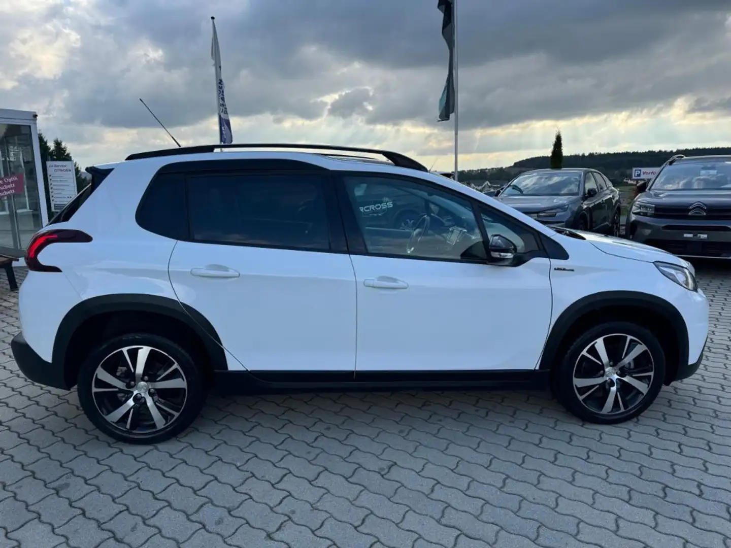Peugeot 2008 PureTech 130 Stop&Start GT-Line Edition Weiß - 2