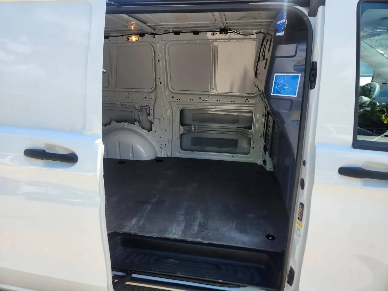 Mercedes-Benz Metris Cargo Van снимка Mercedes-Benz Metris Cargo Van
