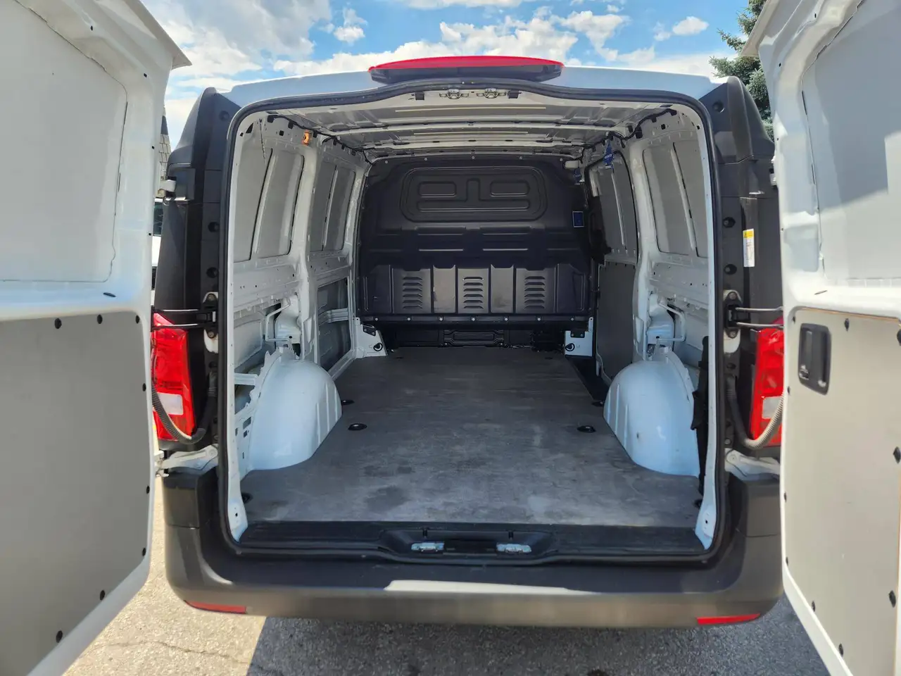 Mercedes-Benz Metris Cargo Van снимка Mercedes-Benz Metris Cargo Van