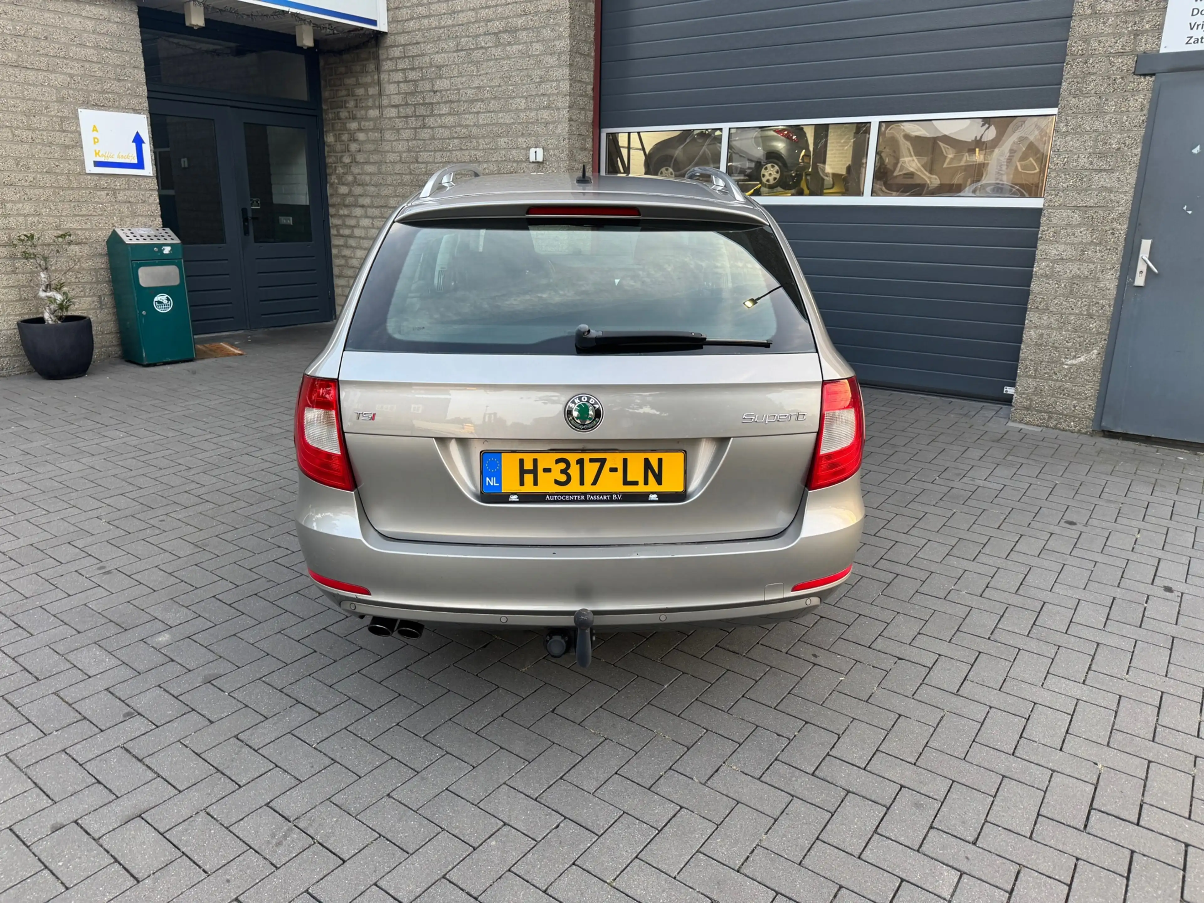 Skoda Superb Combi 1.8 TSI Elegance — photo 7