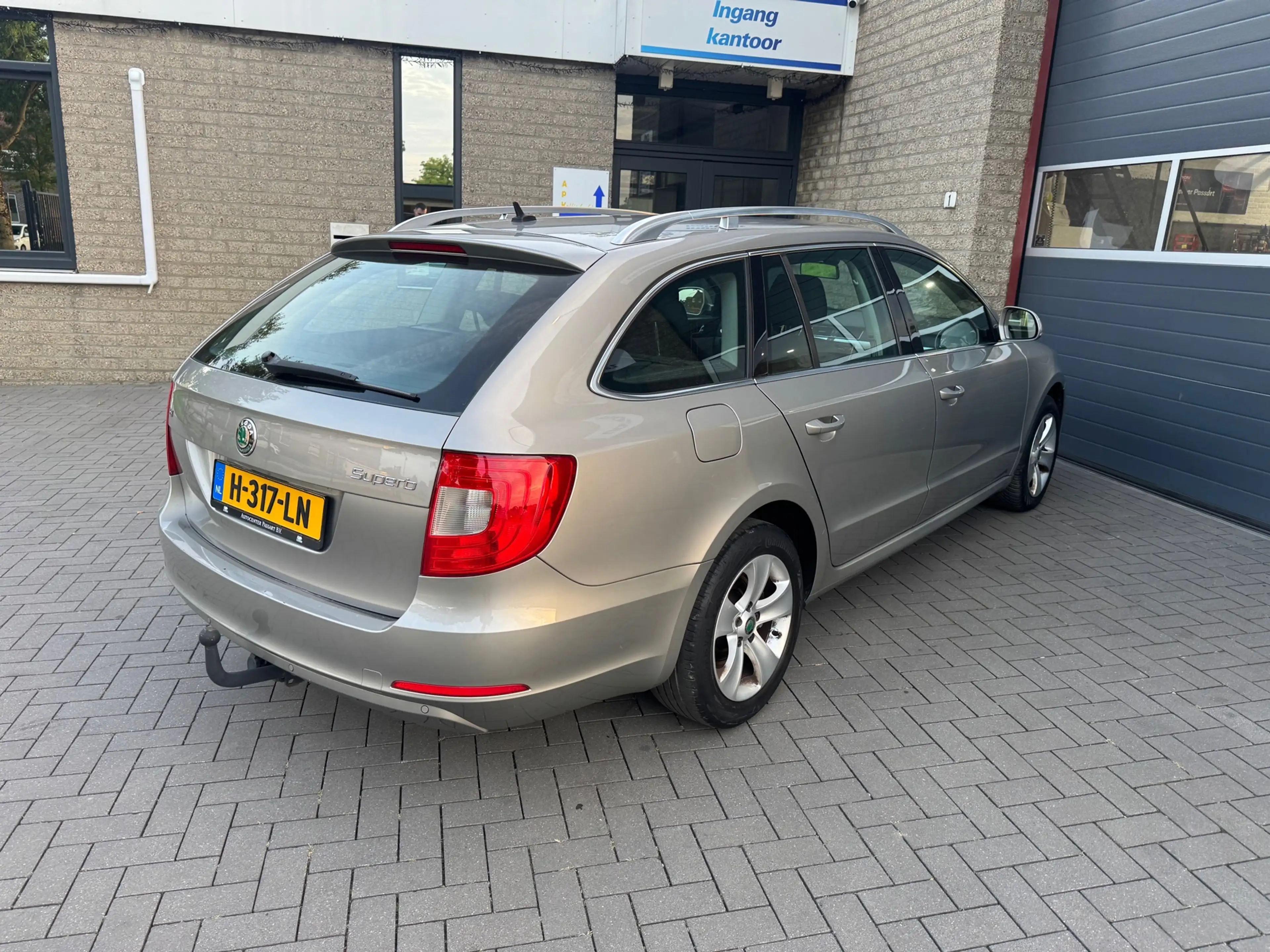 Skoda Superb Combi 1.8 TSI Elegance — photo 8