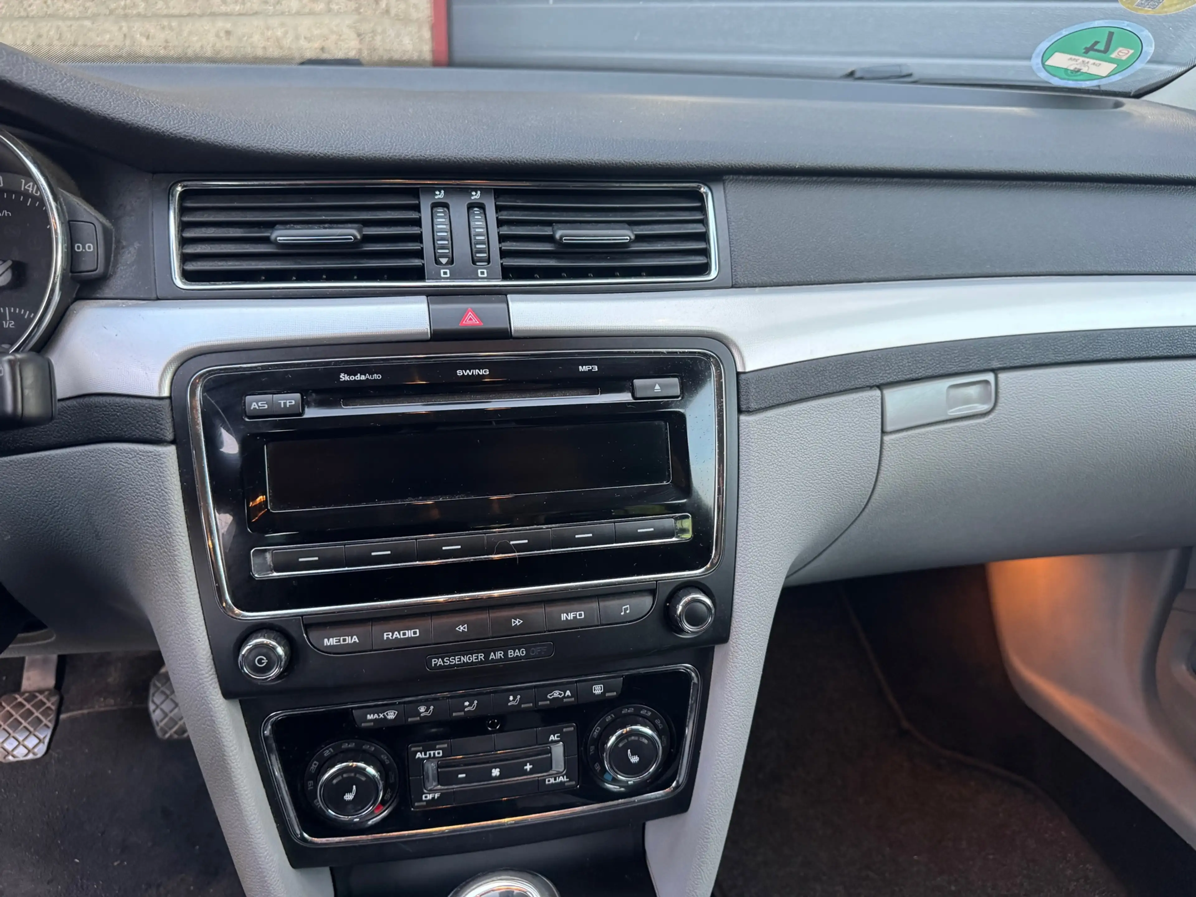 Skoda Superb Combi 1.8 TSI Elegance — photo 11
