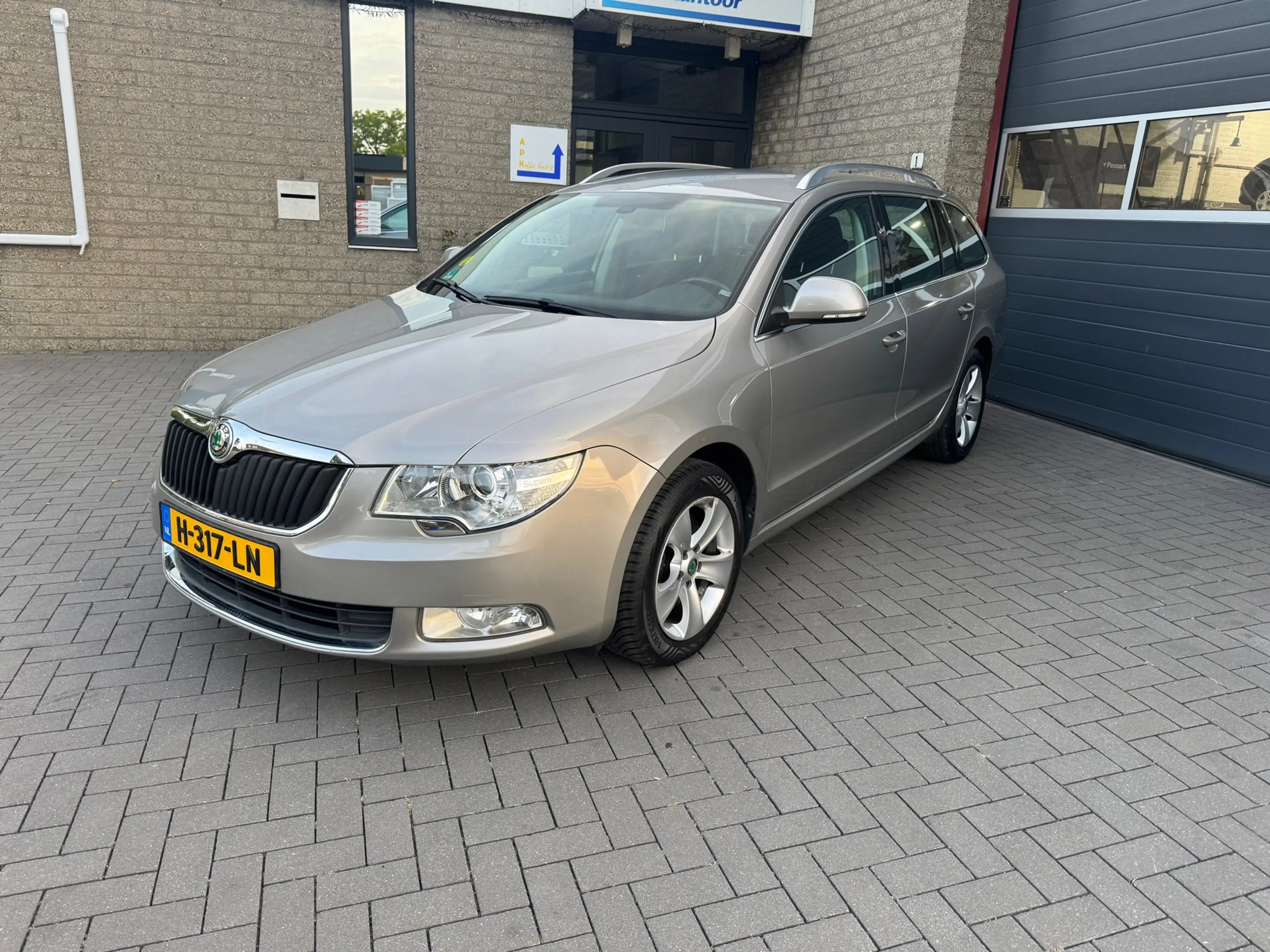 Skoda Superb Combi 1.8 TSI Elegance — photo 3