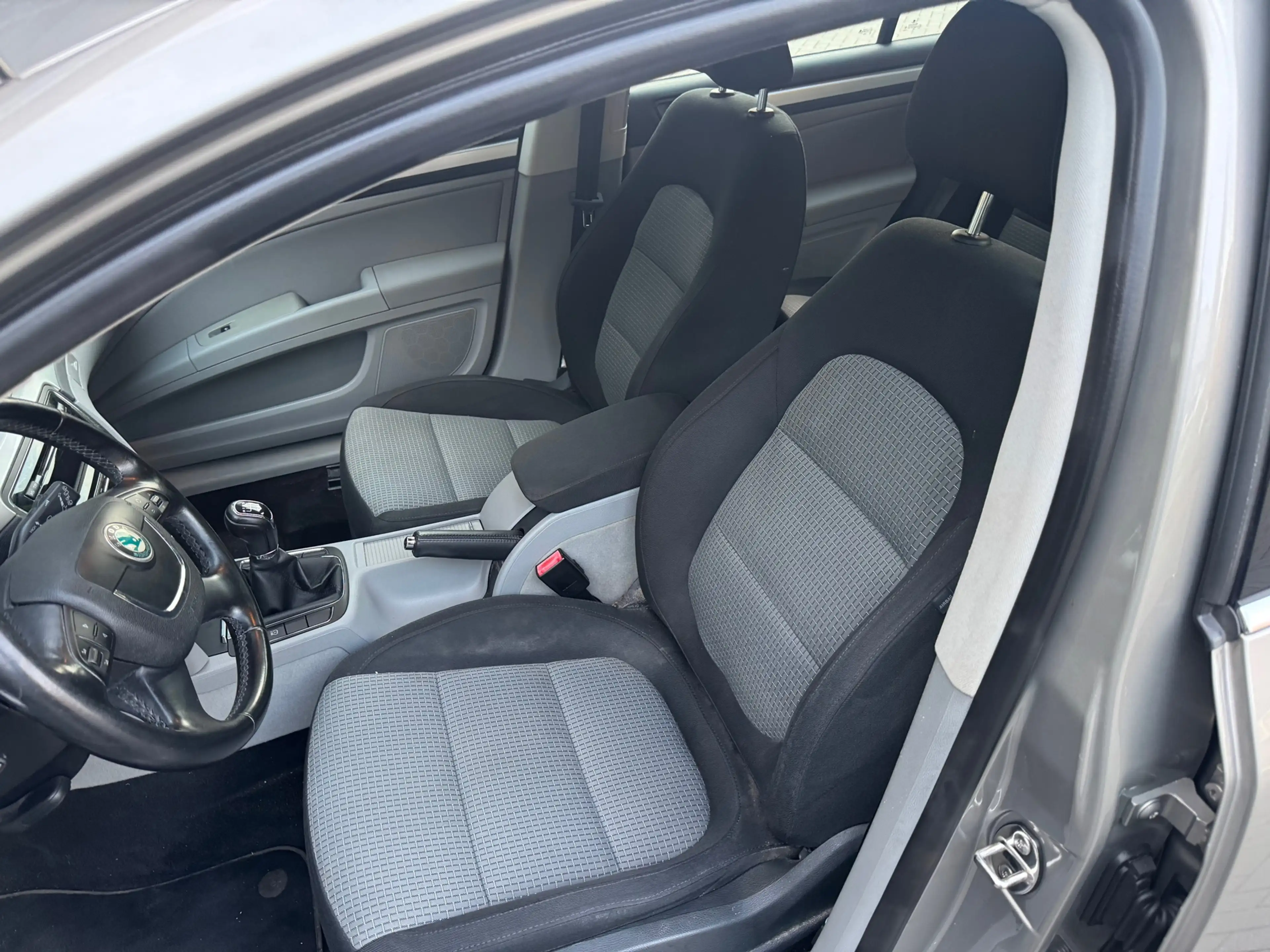 Skoda Superb Combi 1.8 TSI Elegance — photo 10