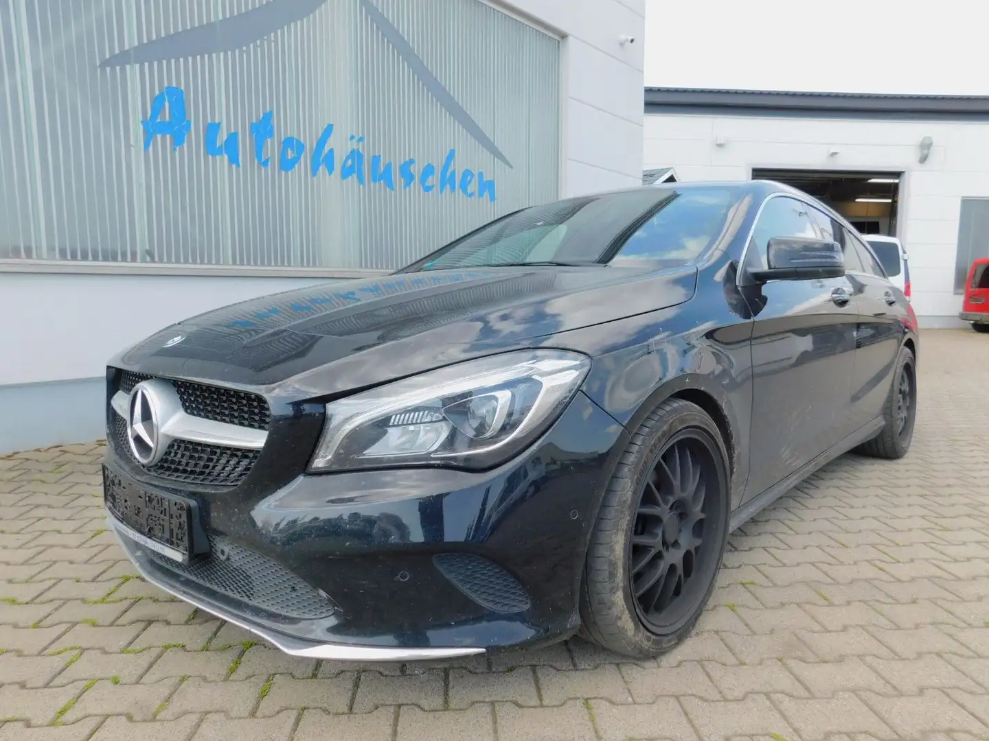 Mercedes-Benz CLA 180 180 CLA Shooting Brake Urban Score Seitenschaden Zwart - 1