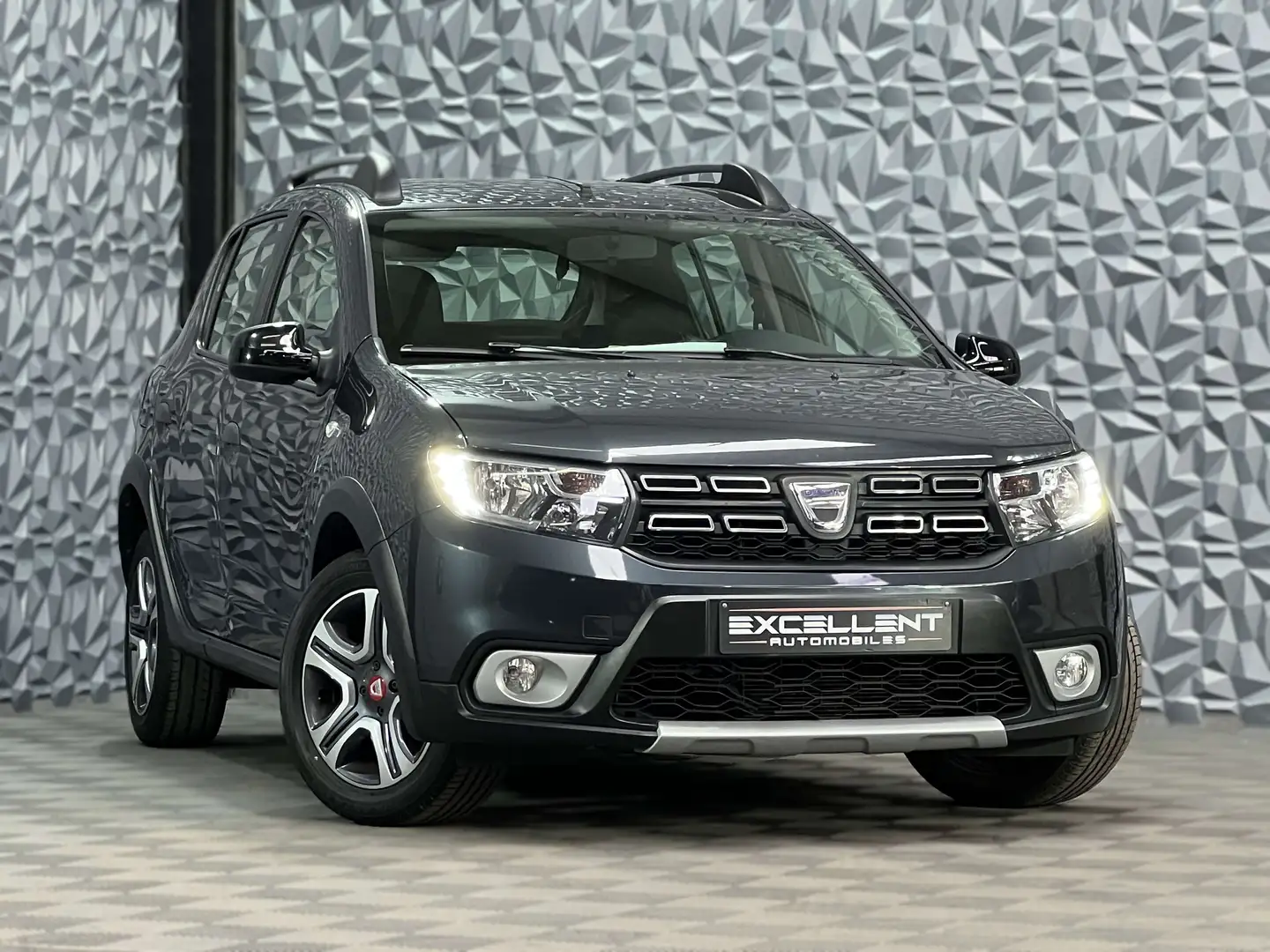 Dacia Sandero Stepway 0.9TCe TECHROAD*GPS*CRUISE*CAMERA*GARANTIE Noir - 2