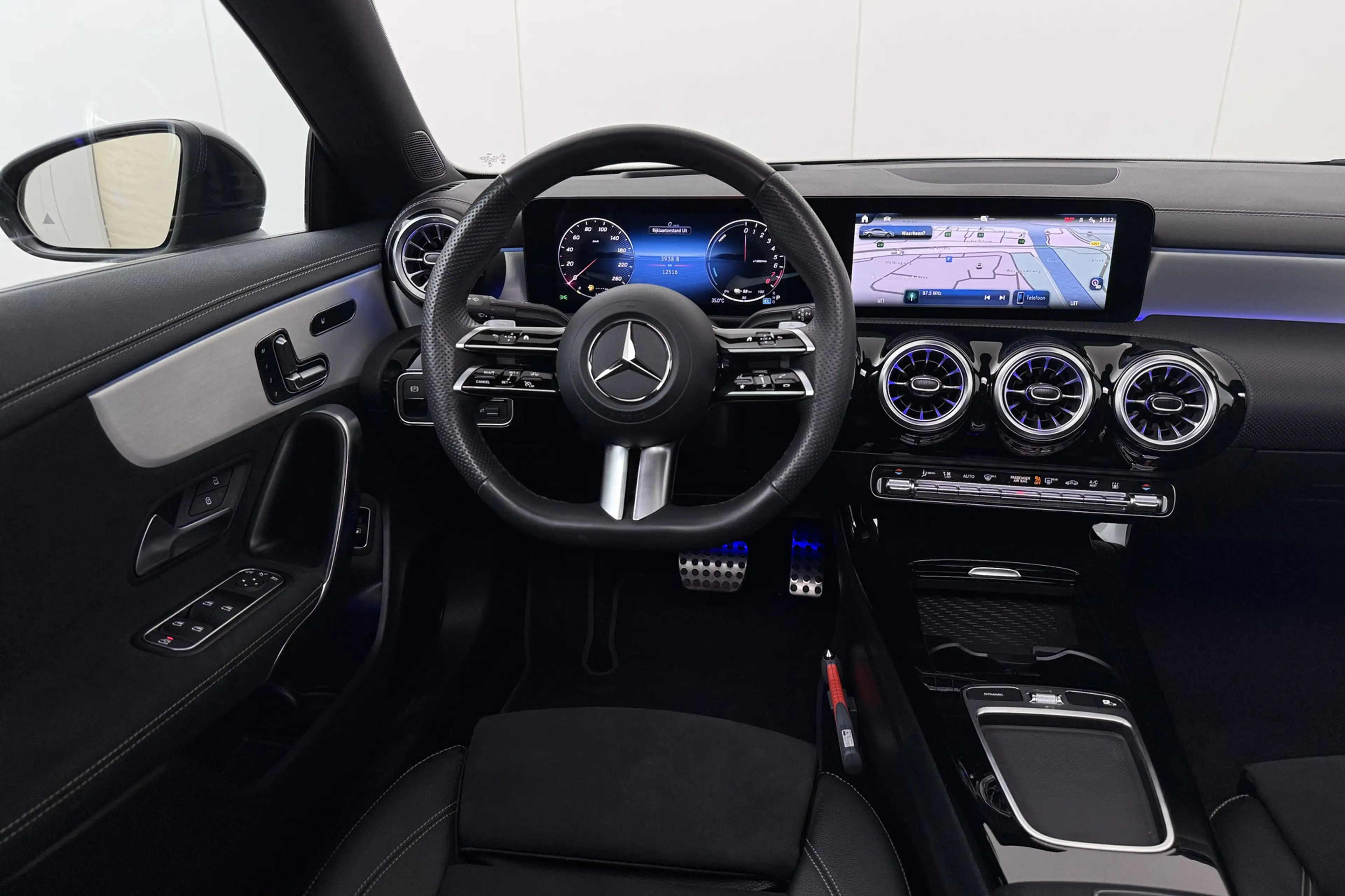 Mercedes-Benz CLA 250 250e AMG Night Pano-dak Memory 360*Camera — photo 9