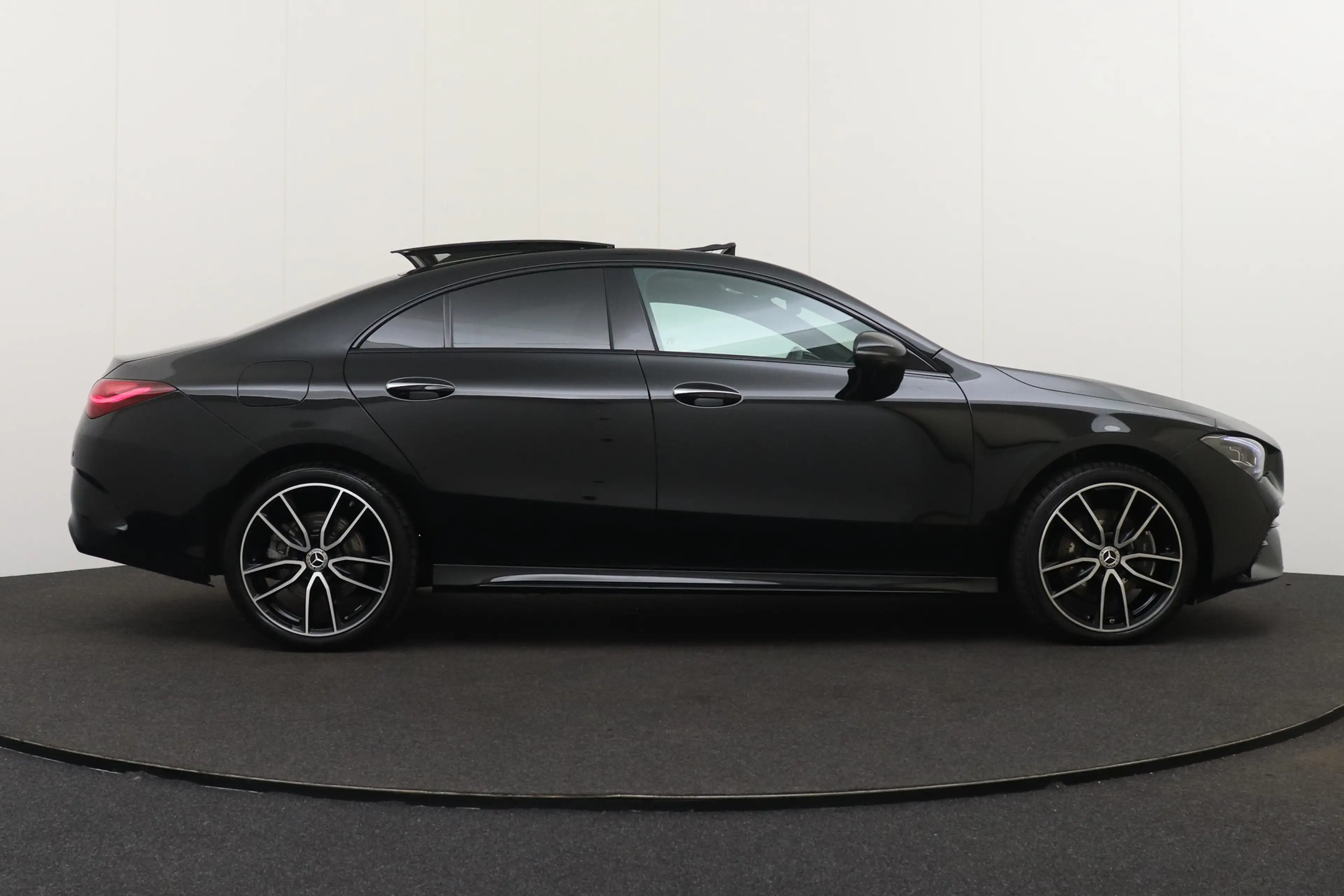 Mercedes-Benz CLA 250 250e AMG Night Pano-dak Memory 360*Camera — photo 6