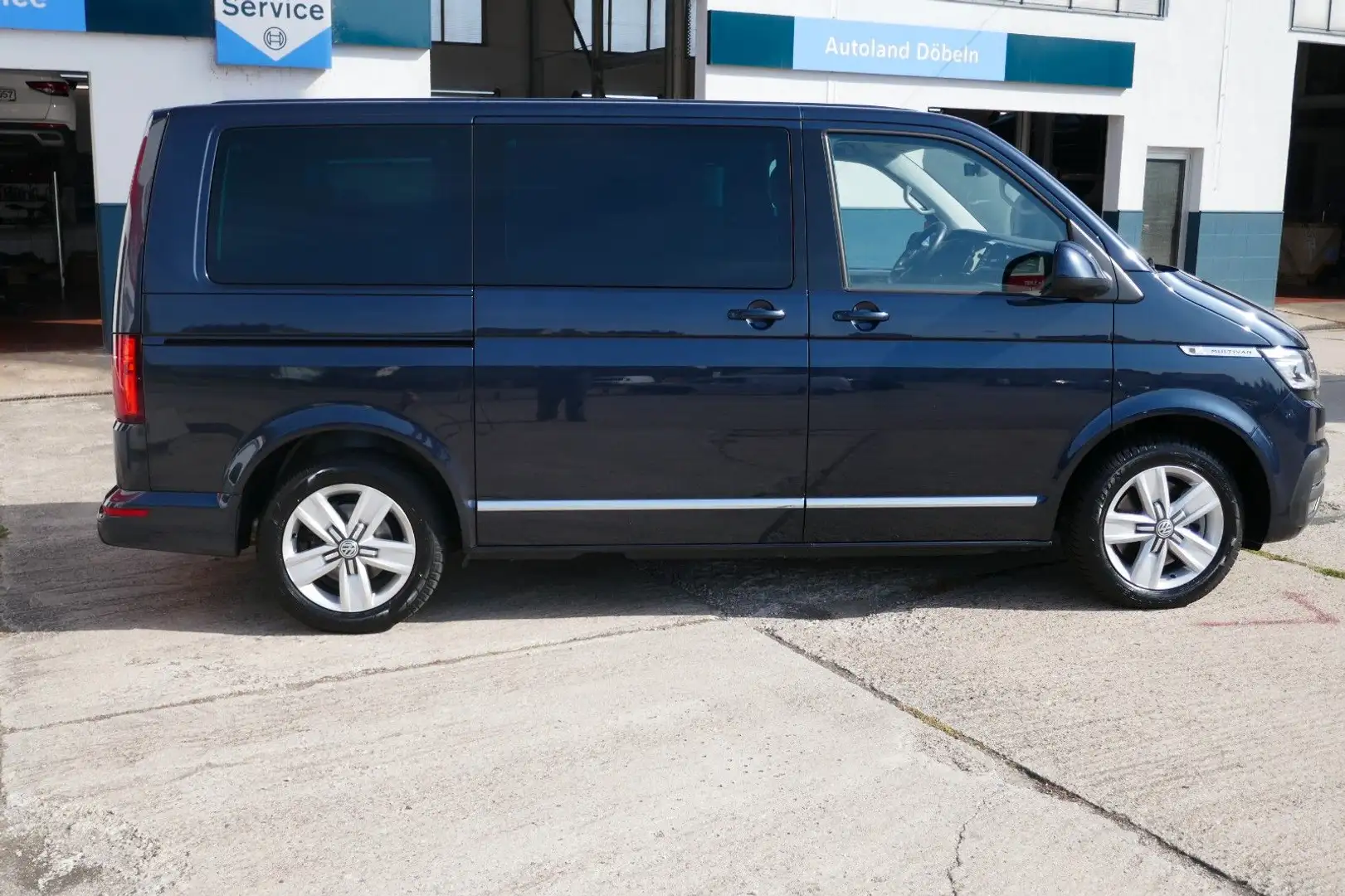 Volkswagen T6 Multivan T6.1 Multivan 4 Motion Generation Six AHZV Blau - 2