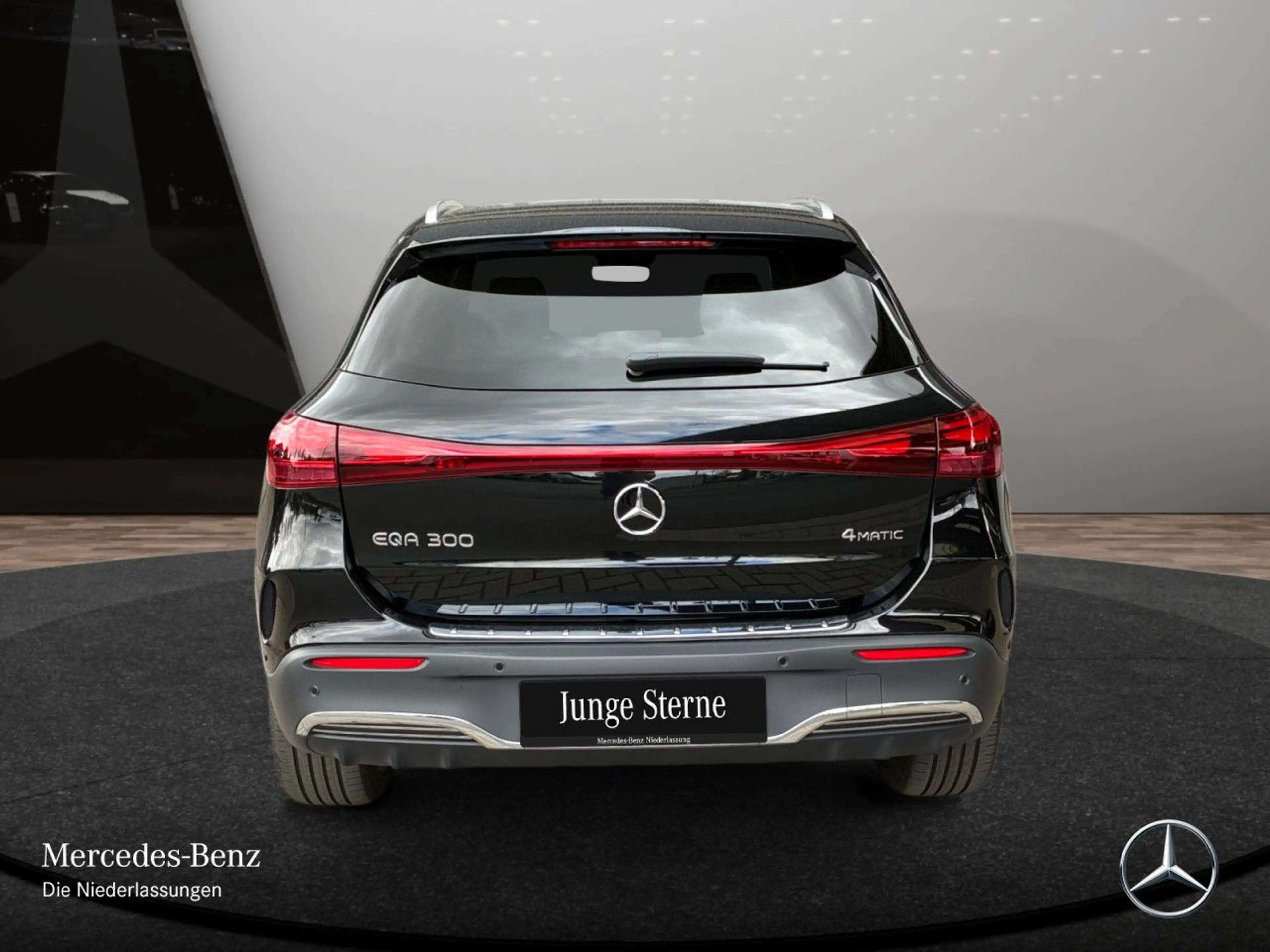 Mercedes-Benz EQA 300 4M AMG+20"+PLUS-PAKET+PANO+KAMERA+KEYLESS — photo 9