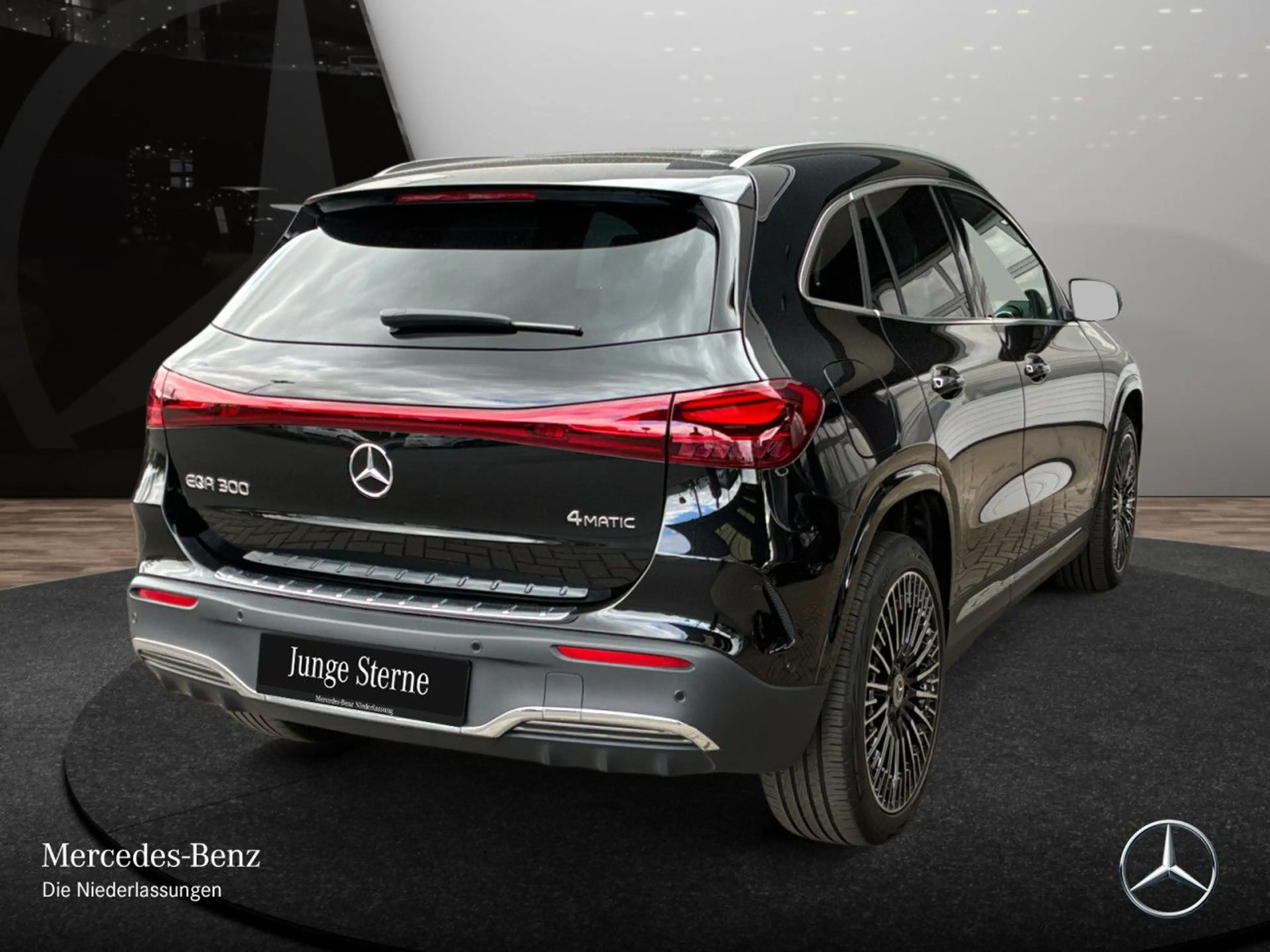 Mercedes-Benz EQA 300 4M AMG+20"+PLUS-PAKET+PANO+KAMERA+KEYLESS — photo 8