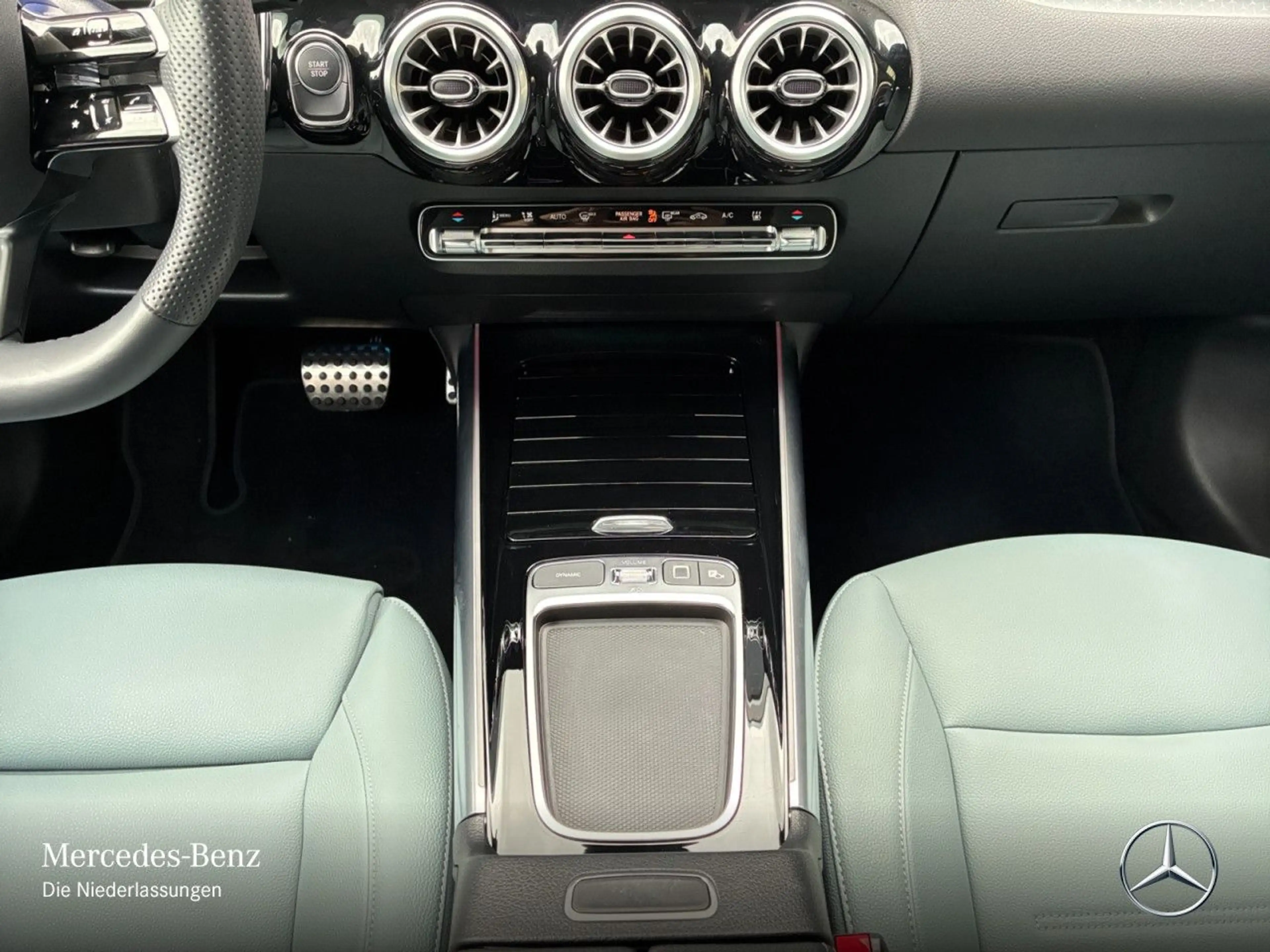 Mercedes-Benz EQA 300 4M AMG+20"+PLUS-PAKET+PANO+KAMERA+KEYLESS — photo 15