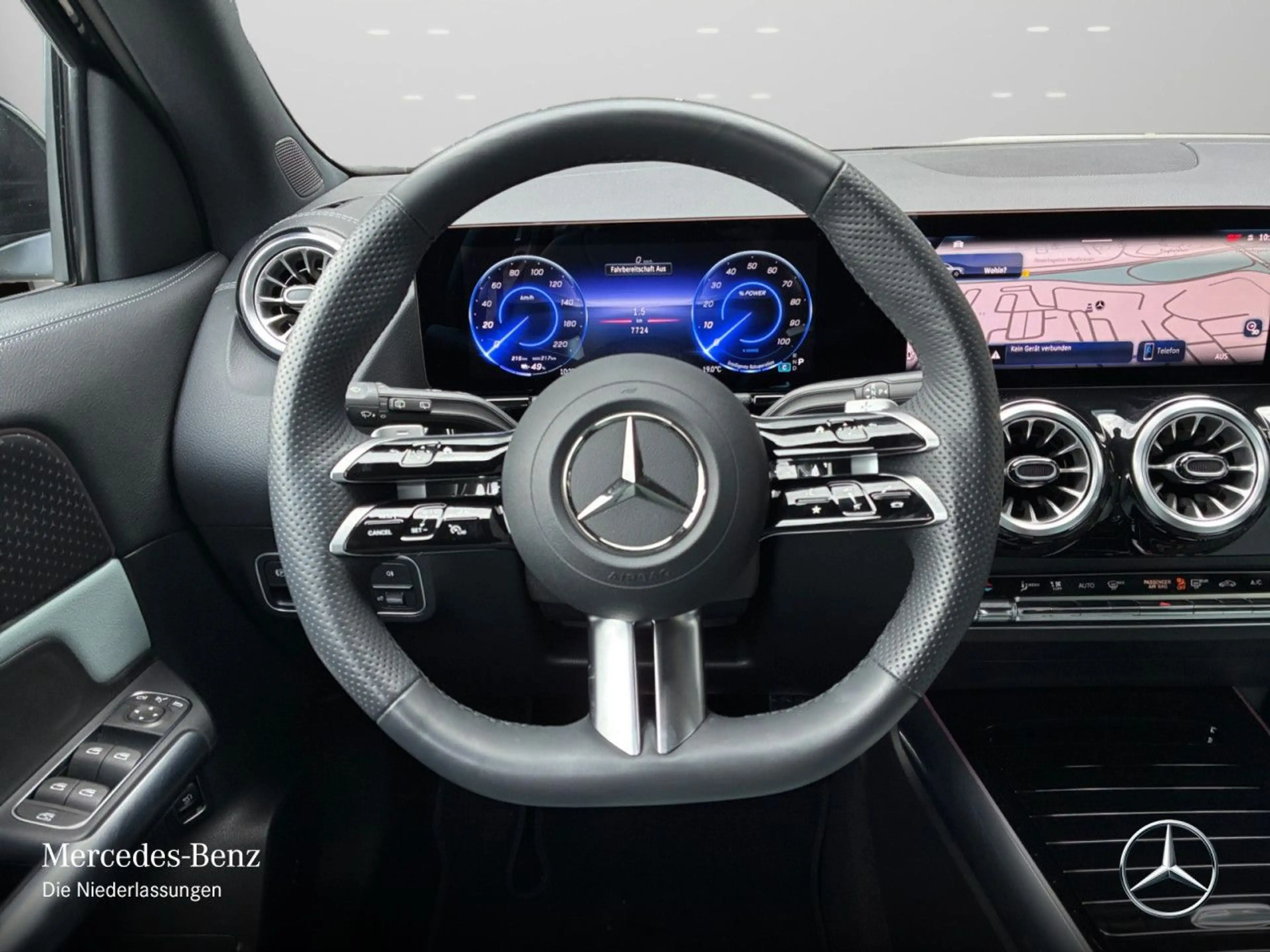 Mercedes-Benz EQA 300 4M AMG+20"+PLUS-PAKET+PANO+KAMERA+KEYLESS — photo 14