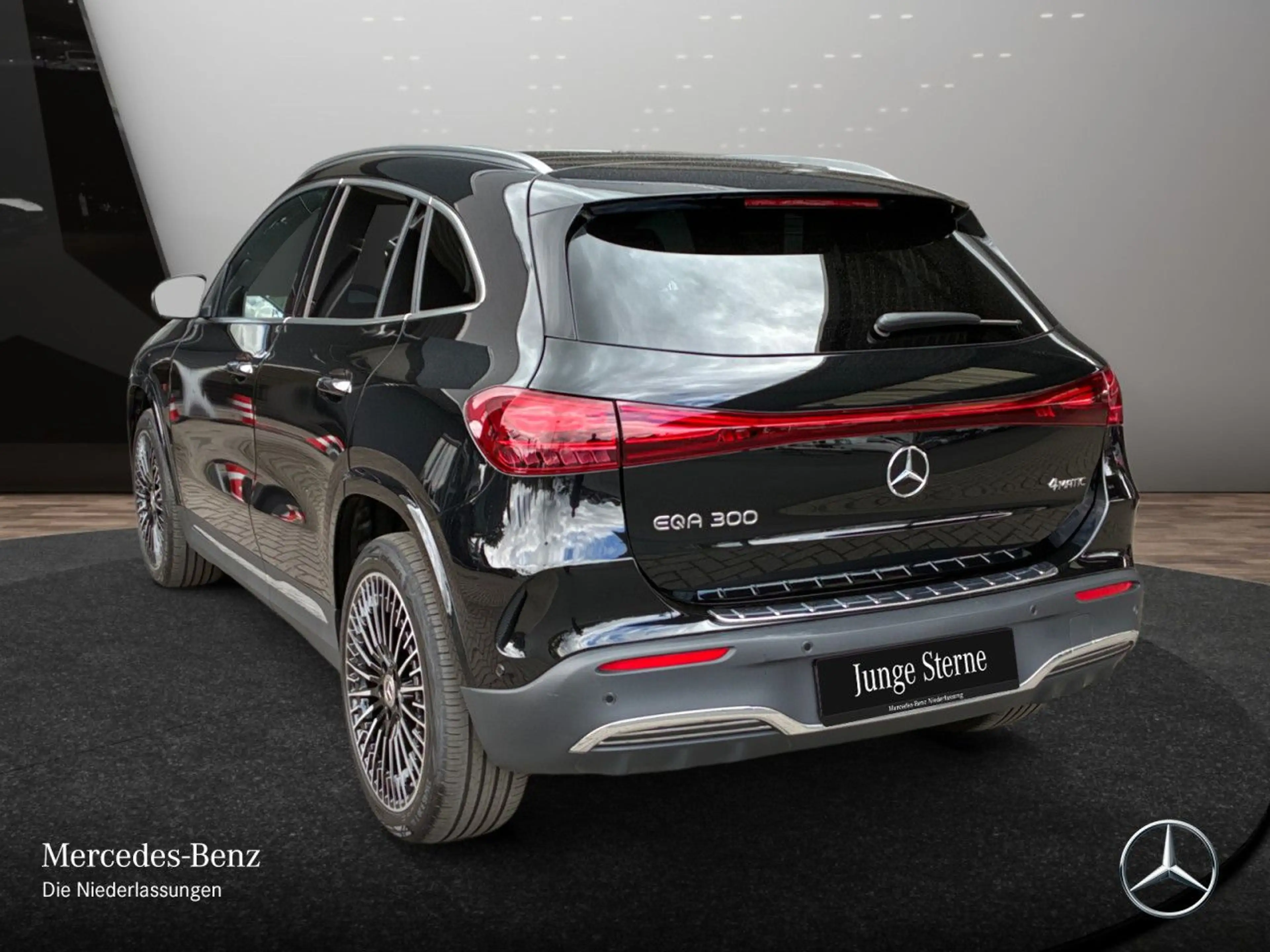 Mercedes-Benz EQA 300 4M AMG+20"+PLUS-PAKET+PANO+KAMERA+KEYLESS — photo 10