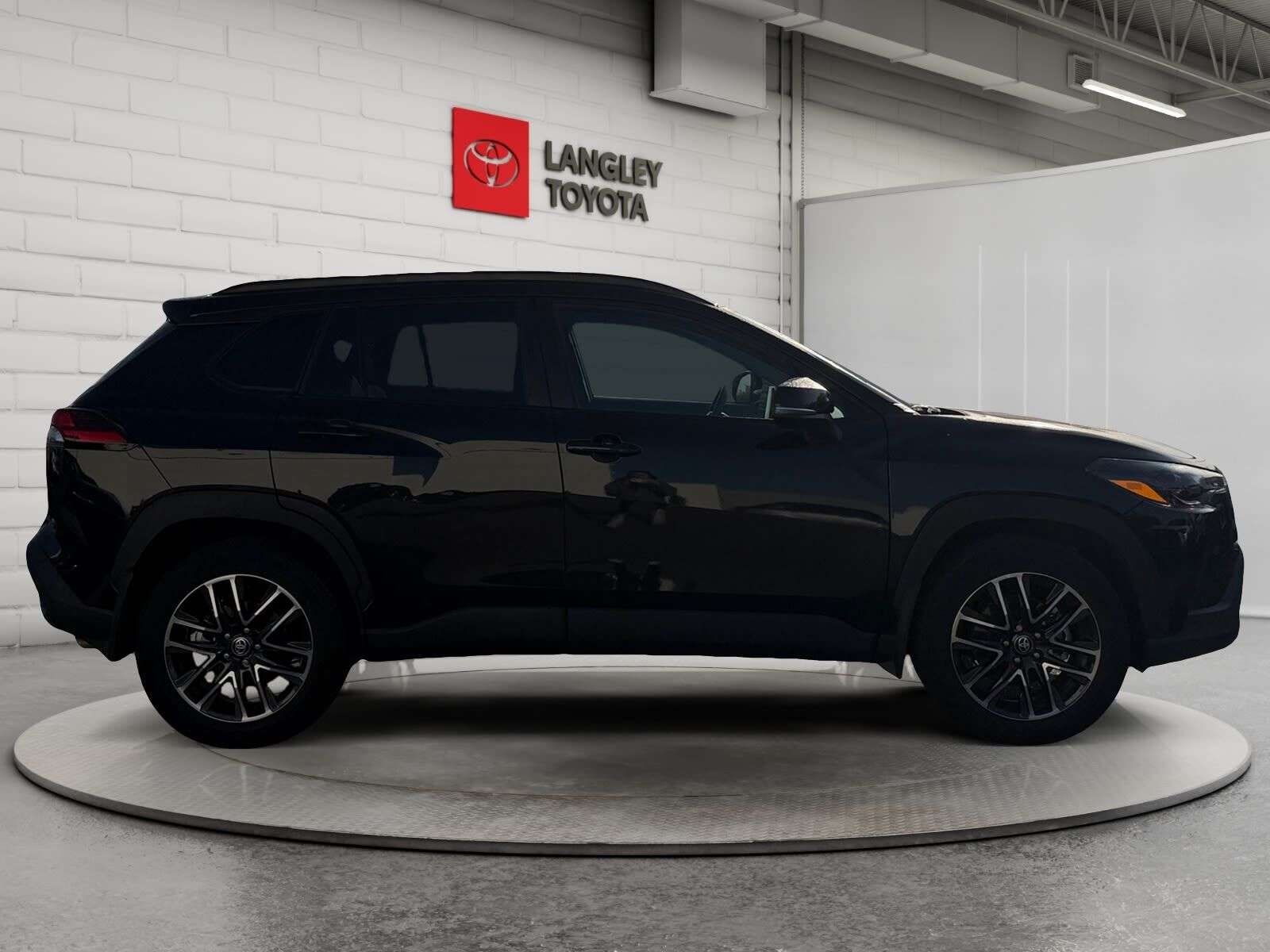 2026 Toyota Corolla Cross LE PREMIUM AWD; SUNROOF, REMOTE/SERVICE/SAFETY CON — photo 4