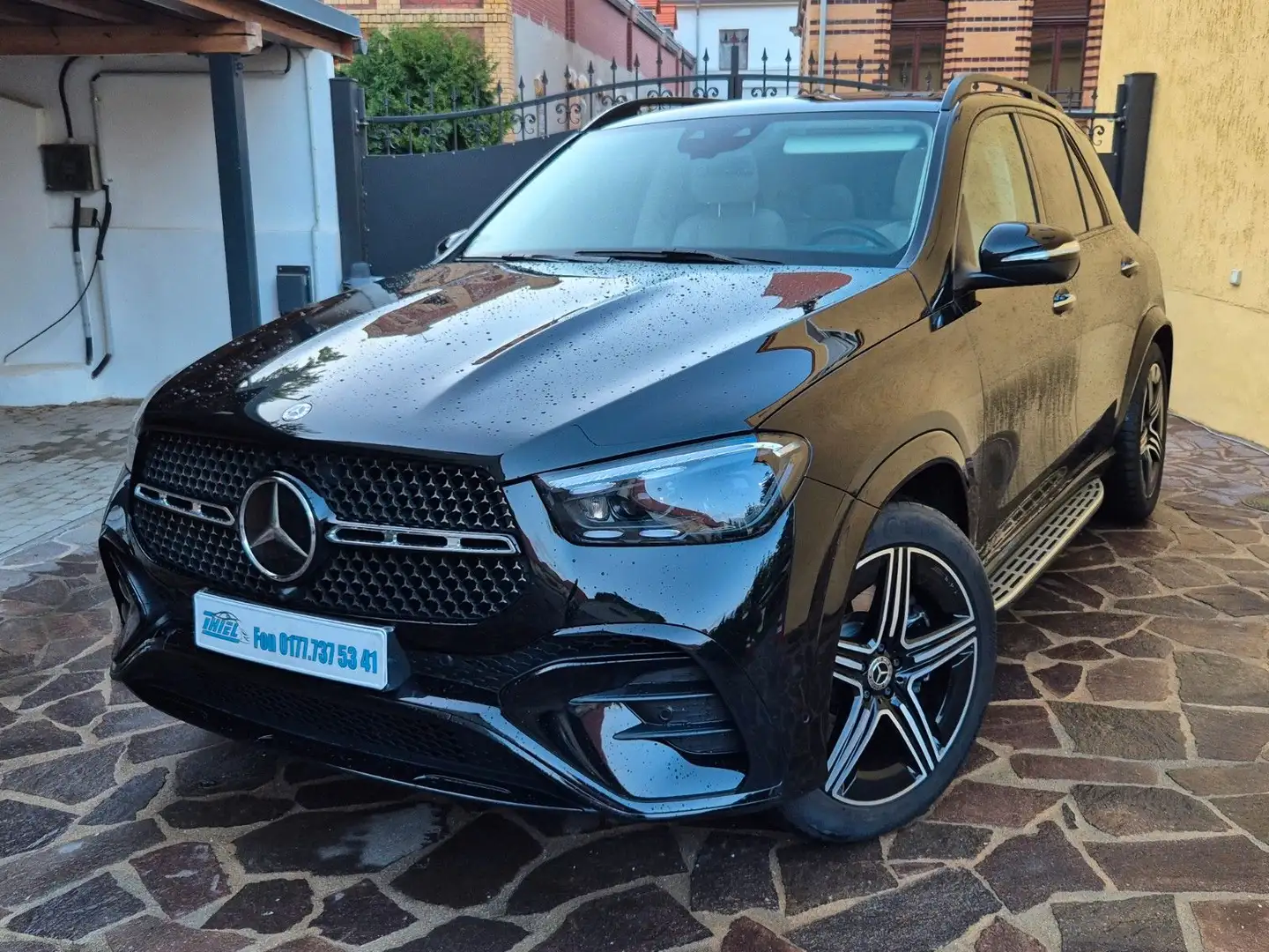 Mercedes-Benz GLE 450 d 4Matic Night Pano AHK Luft AMG 360 Schwarz - 1