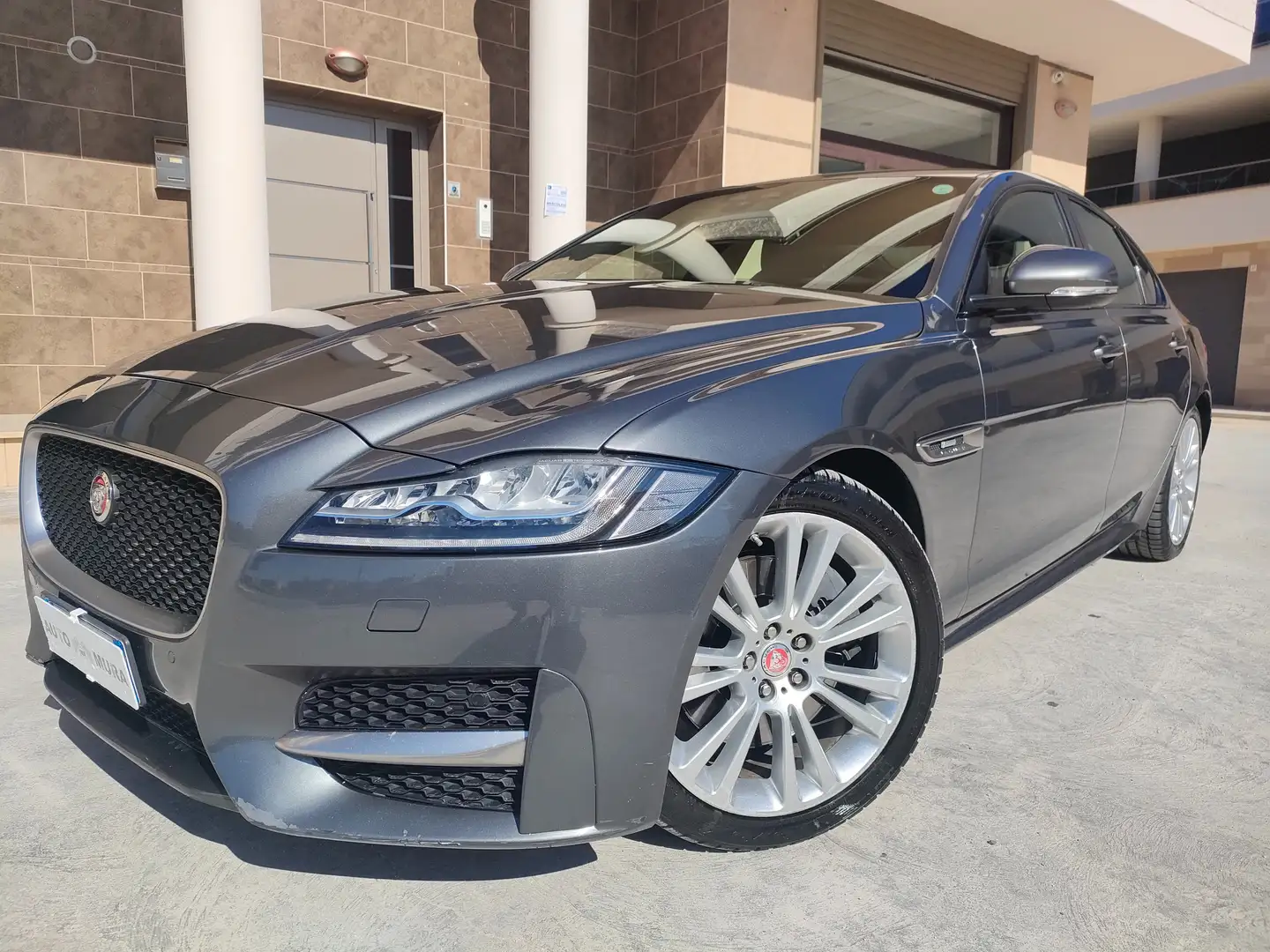 Jaguar XF XF II Berlina 3.0d V6 R-Sport 300cv auto Grigio - 1