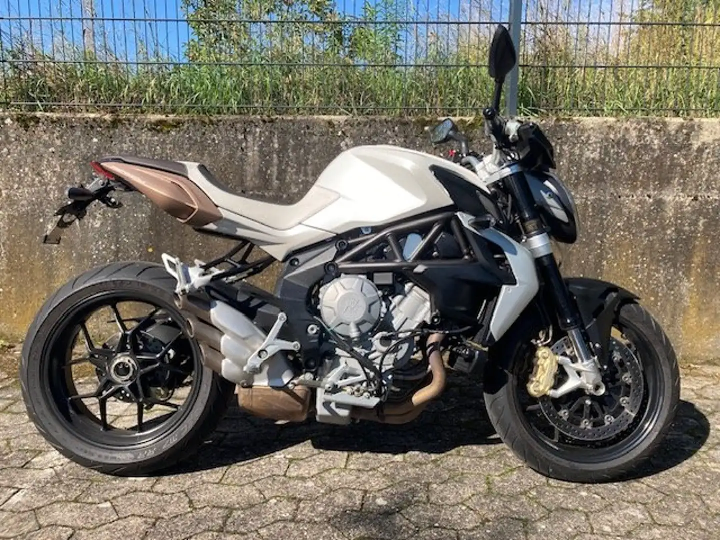 MV Agusta Brutale 675 bijela - 1