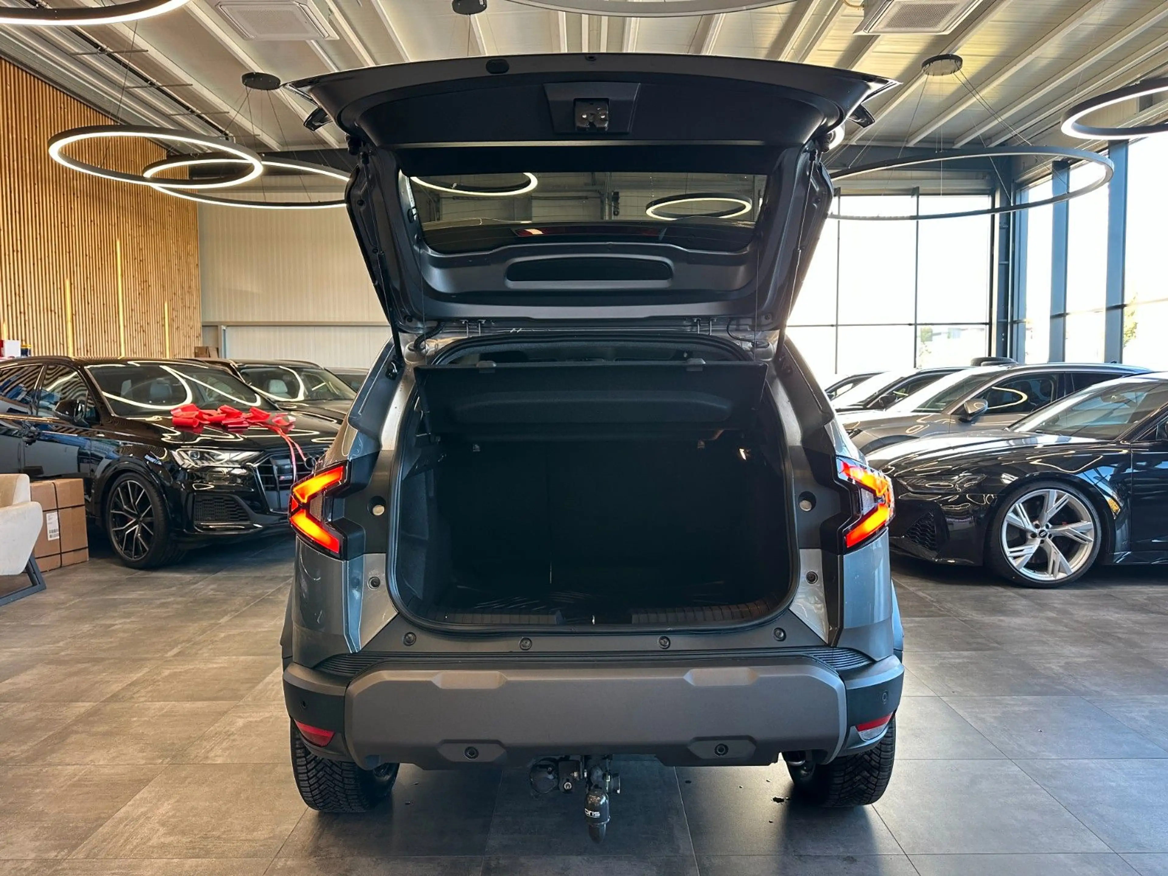 Dacia Duster *KEYLESS*LED*LKHZ*CAM*AHK*TEMPO*CARPLAY* — photo 6