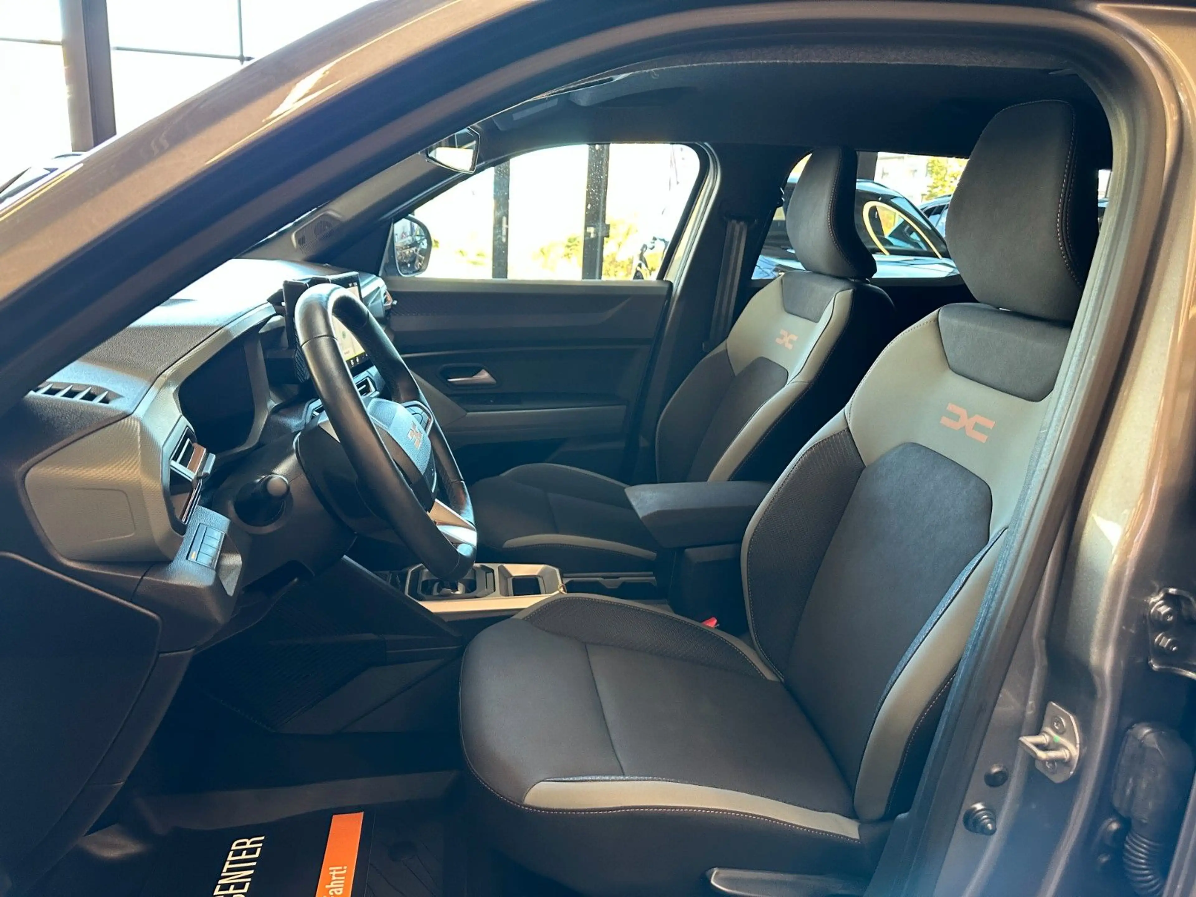Dacia Duster *KEYLESS*LED*LKHZ*CAM*AHK*TEMPO*CARPLAY* — photo 10