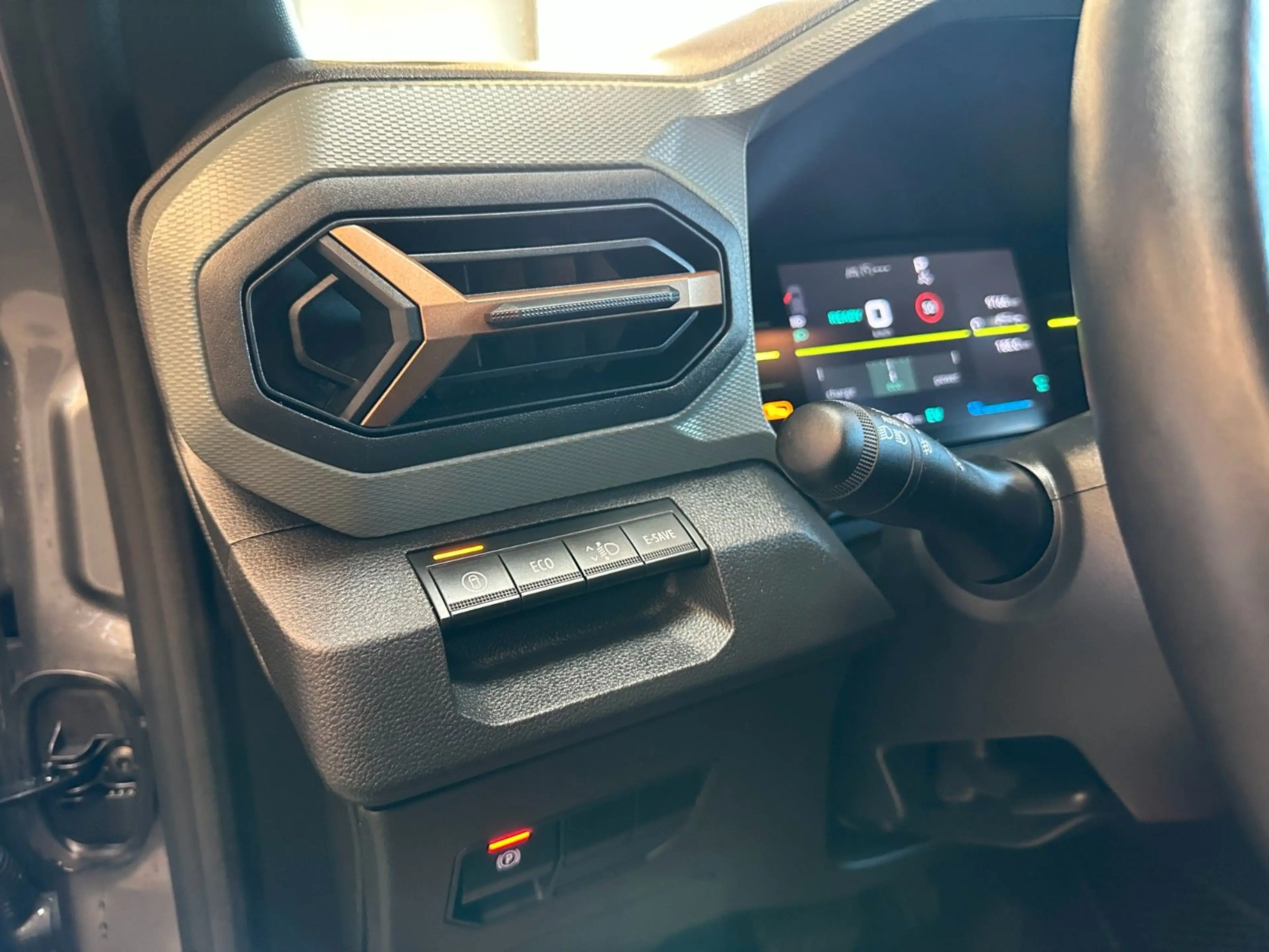 Dacia Duster *KEYLESS*LED*LKHZ*CAM*AHK*TEMPO*CARPLAY* — photo 9