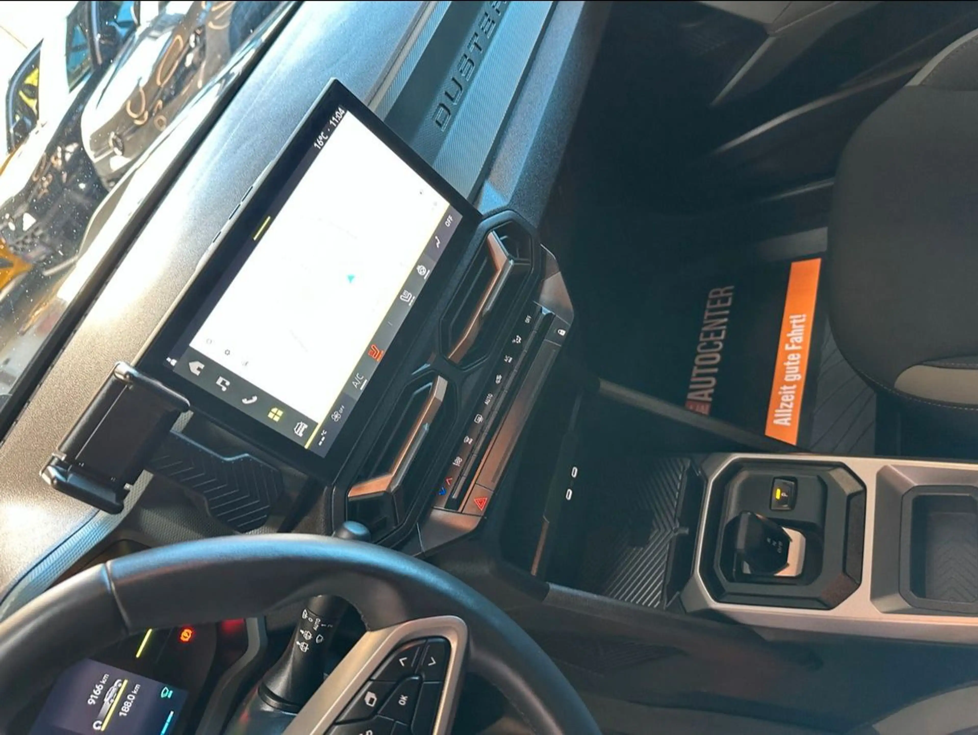 Dacia Duster *KEYLESS*LED*LKHZ*CAM*AHK*TEMPO*CARPLAY* — photo 12