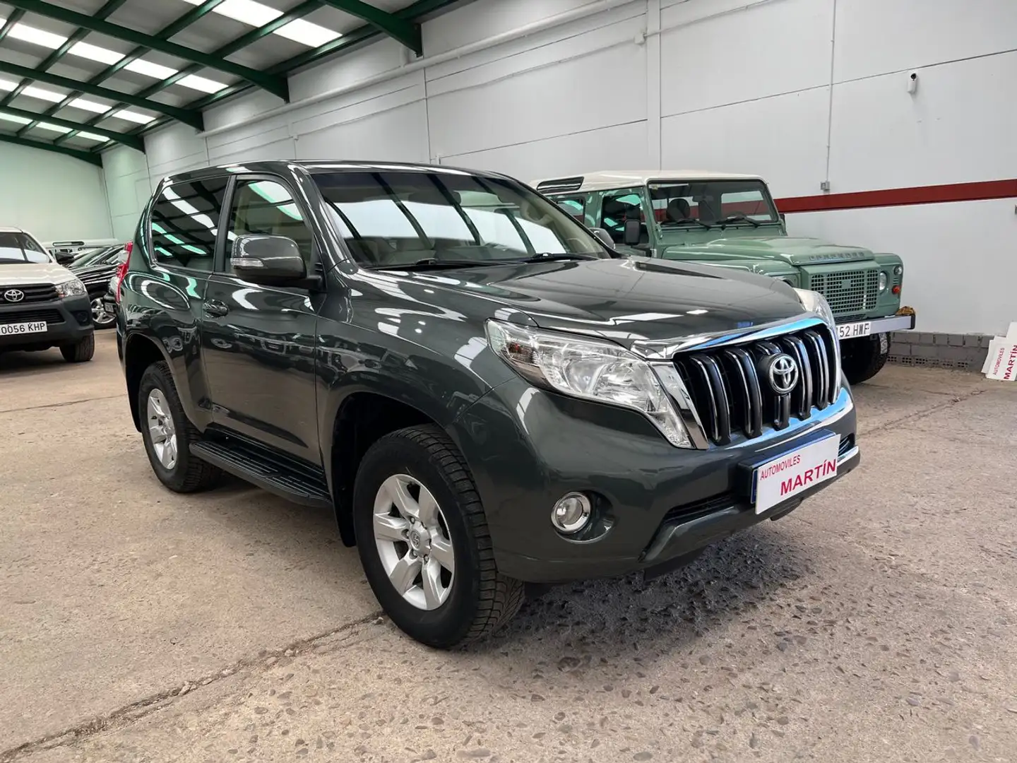 Toyota Land Cruiser D-4D VX Verde - 1